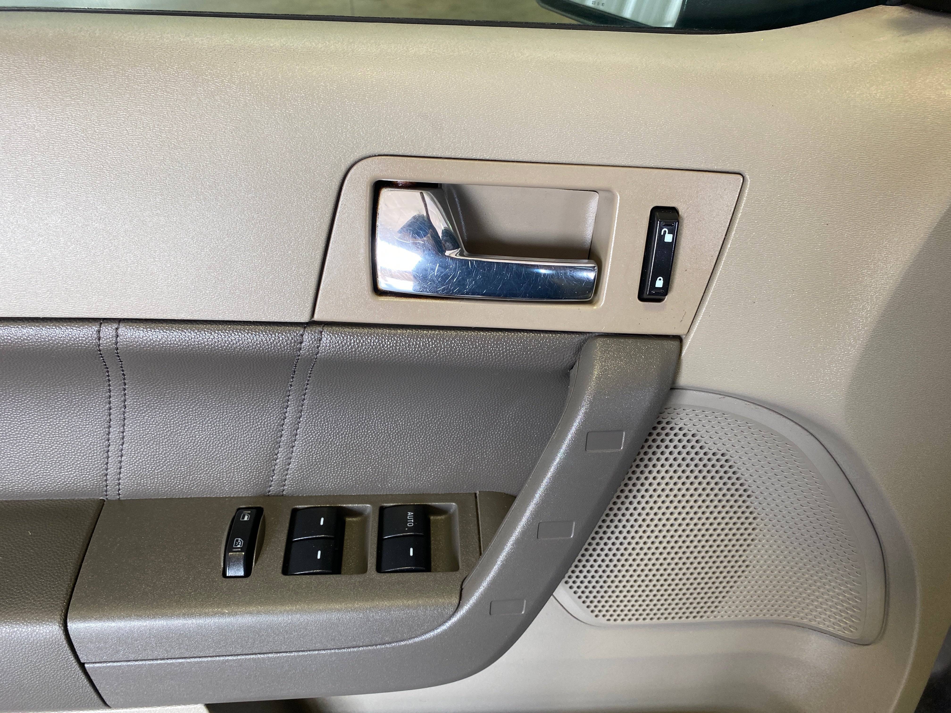 2011 Ford Focus SES Sedan - Image 26