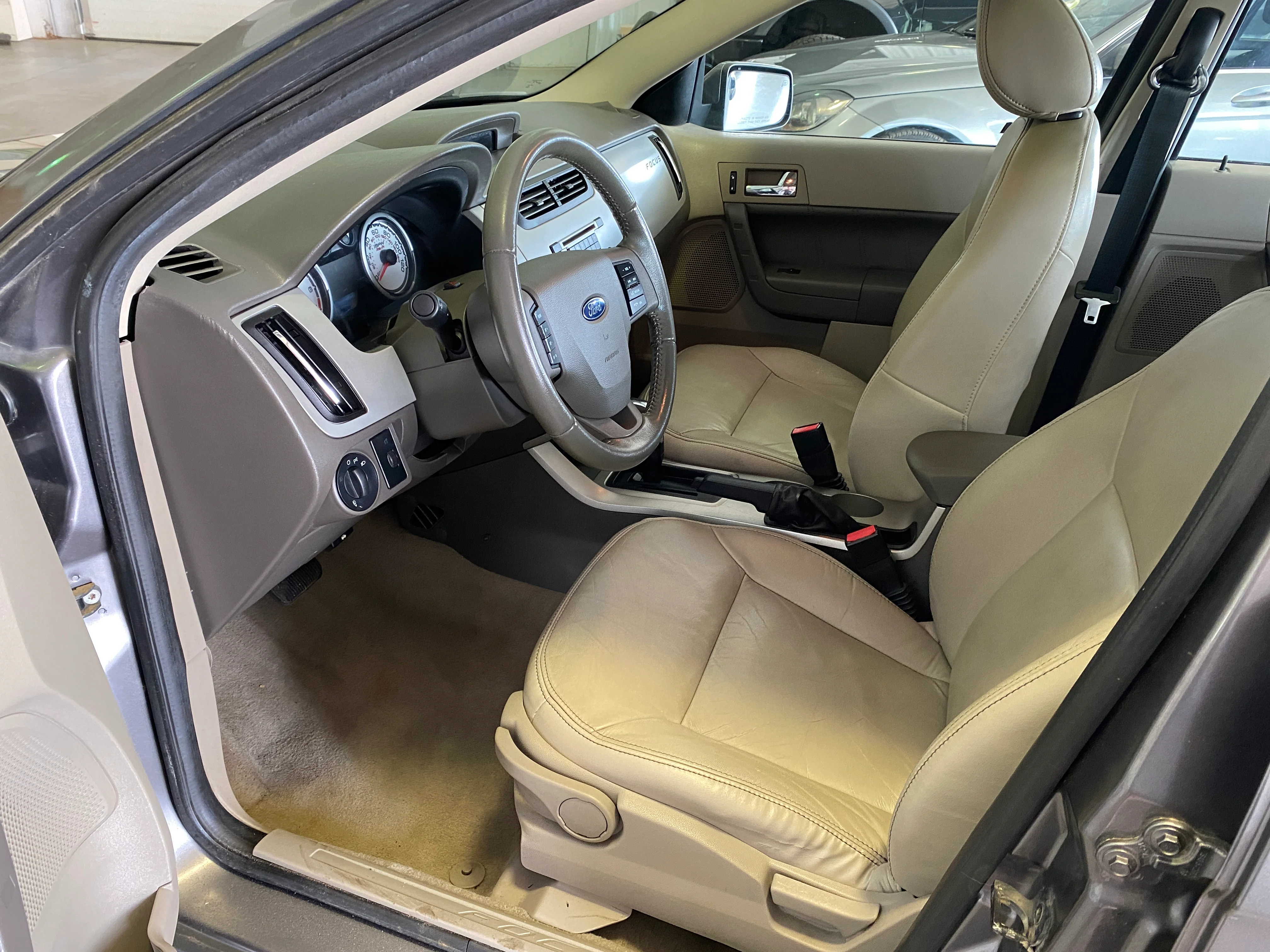 2011 Ford Focus SES Sedan - Image 9