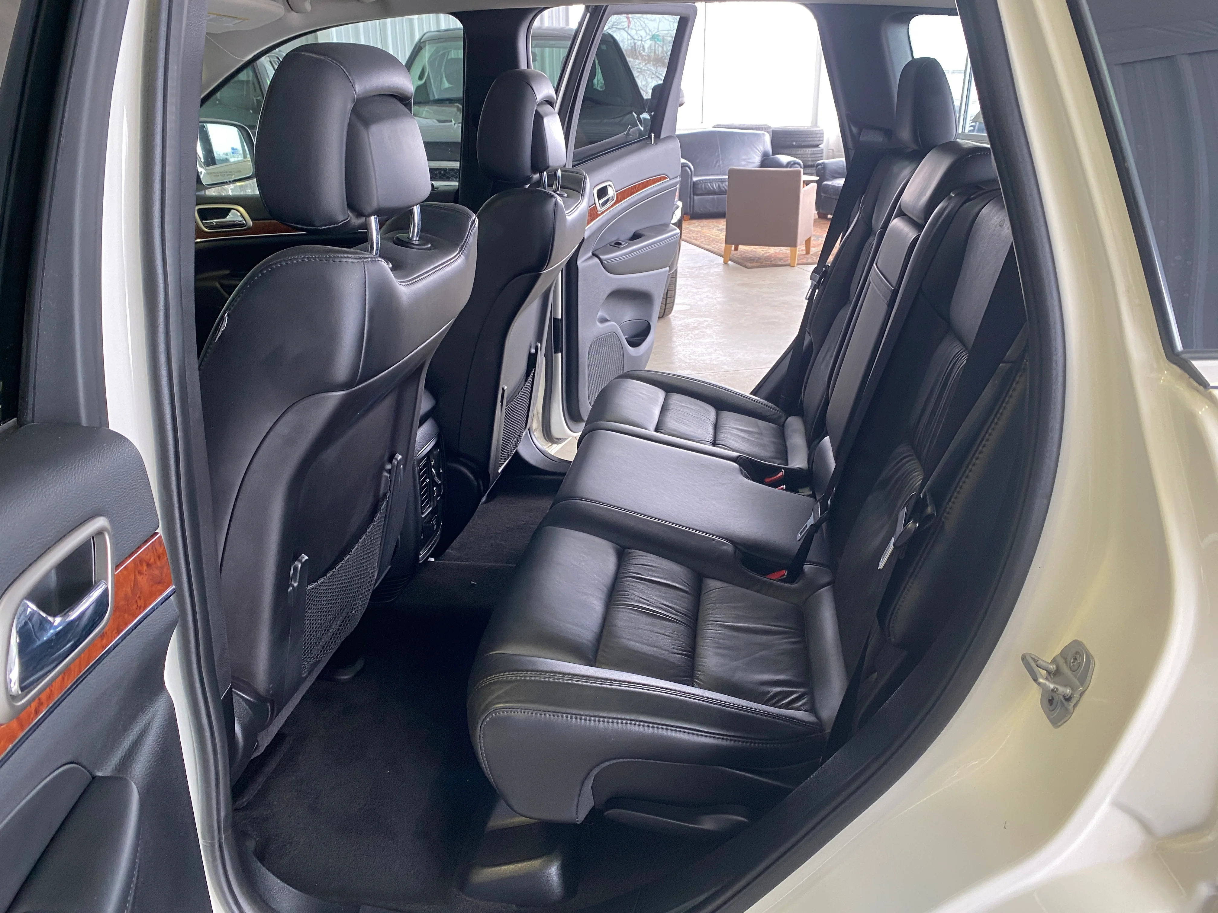 2011 Jeep Grand Cherokee 4WD Limited - Image 11