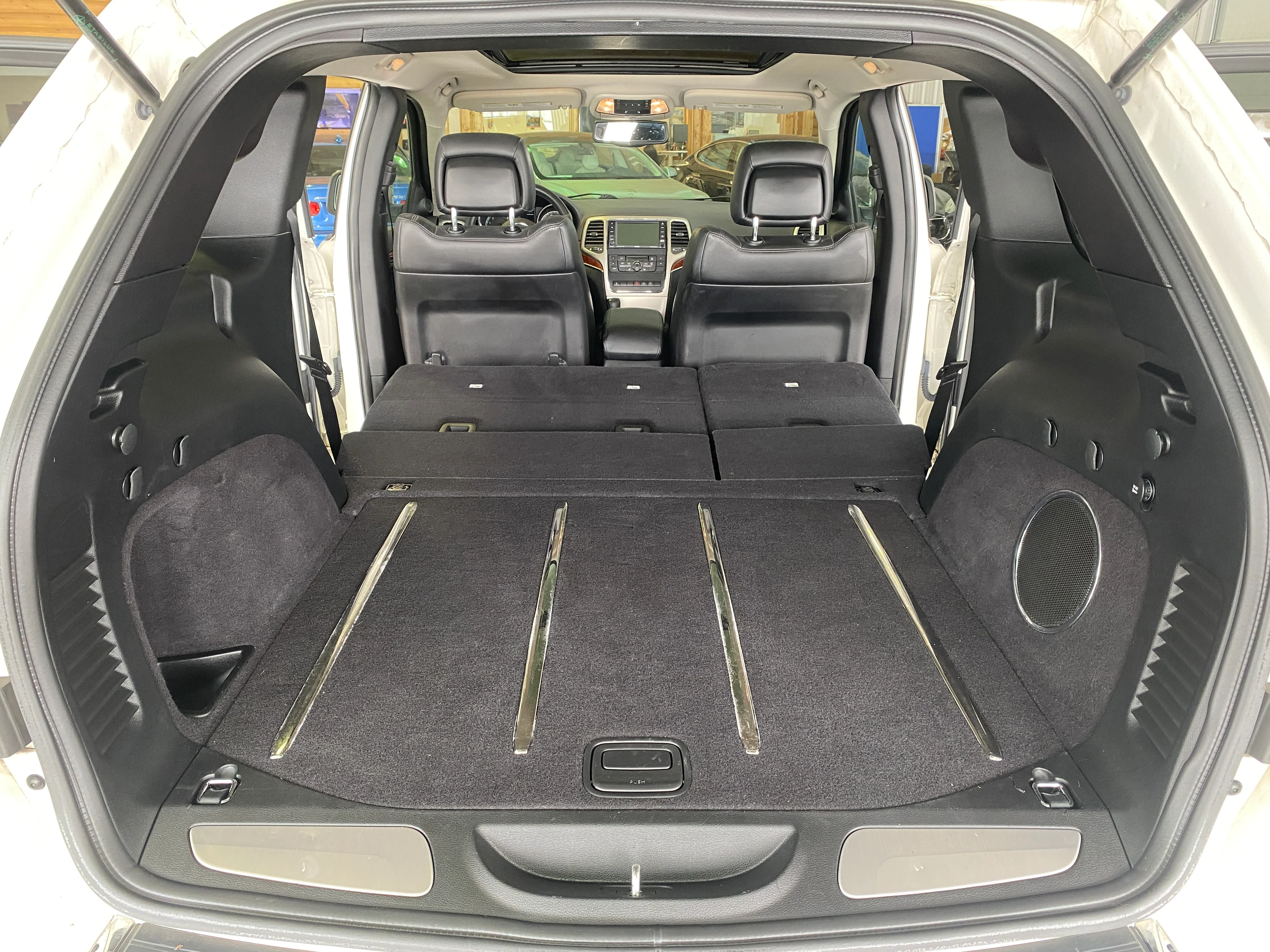 2011 Jeep Grand Cherokee 4WD Limited - Image 13