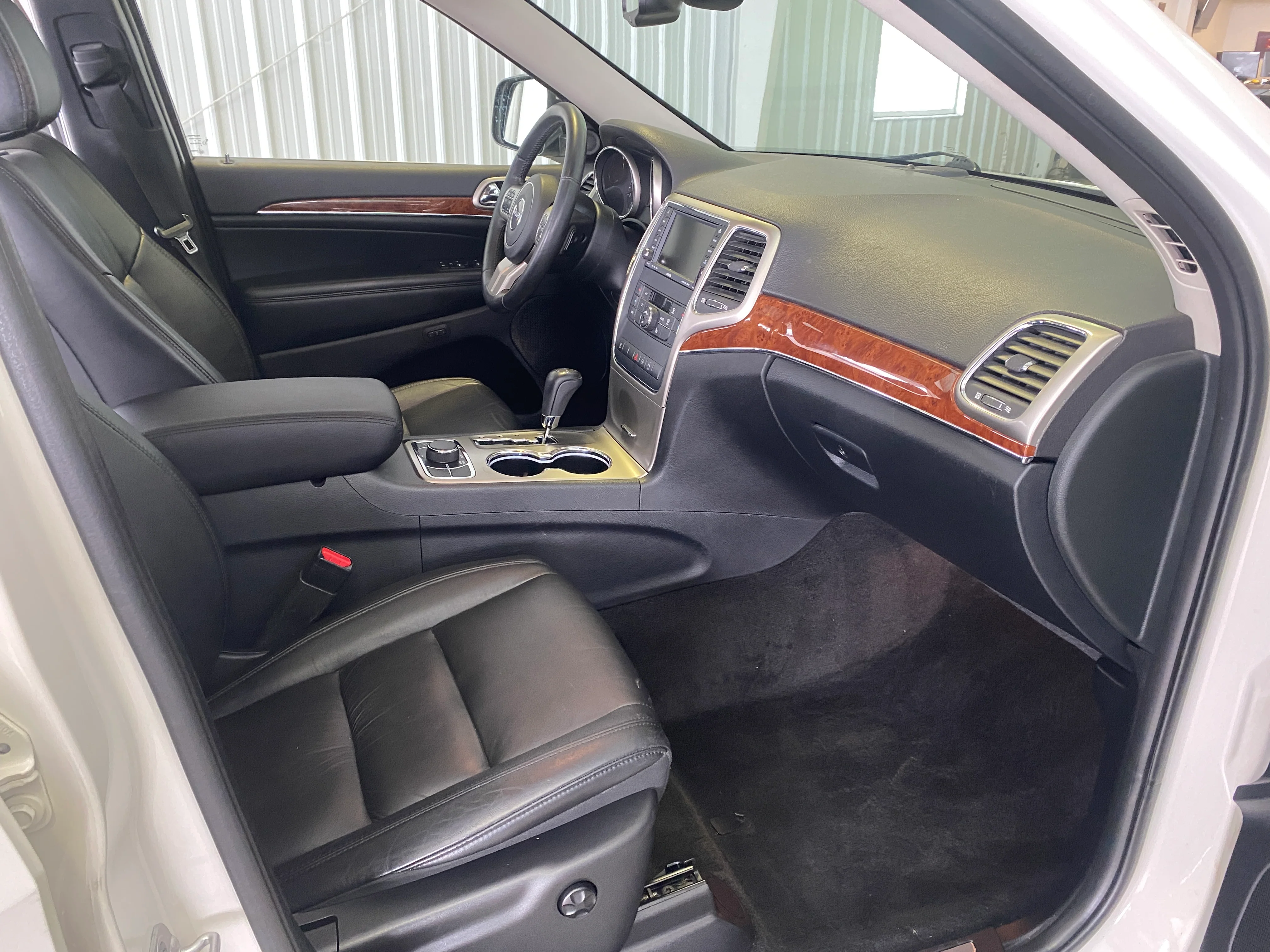 2011 Jeep Grand Cherokee 4WD Limited - Image 15