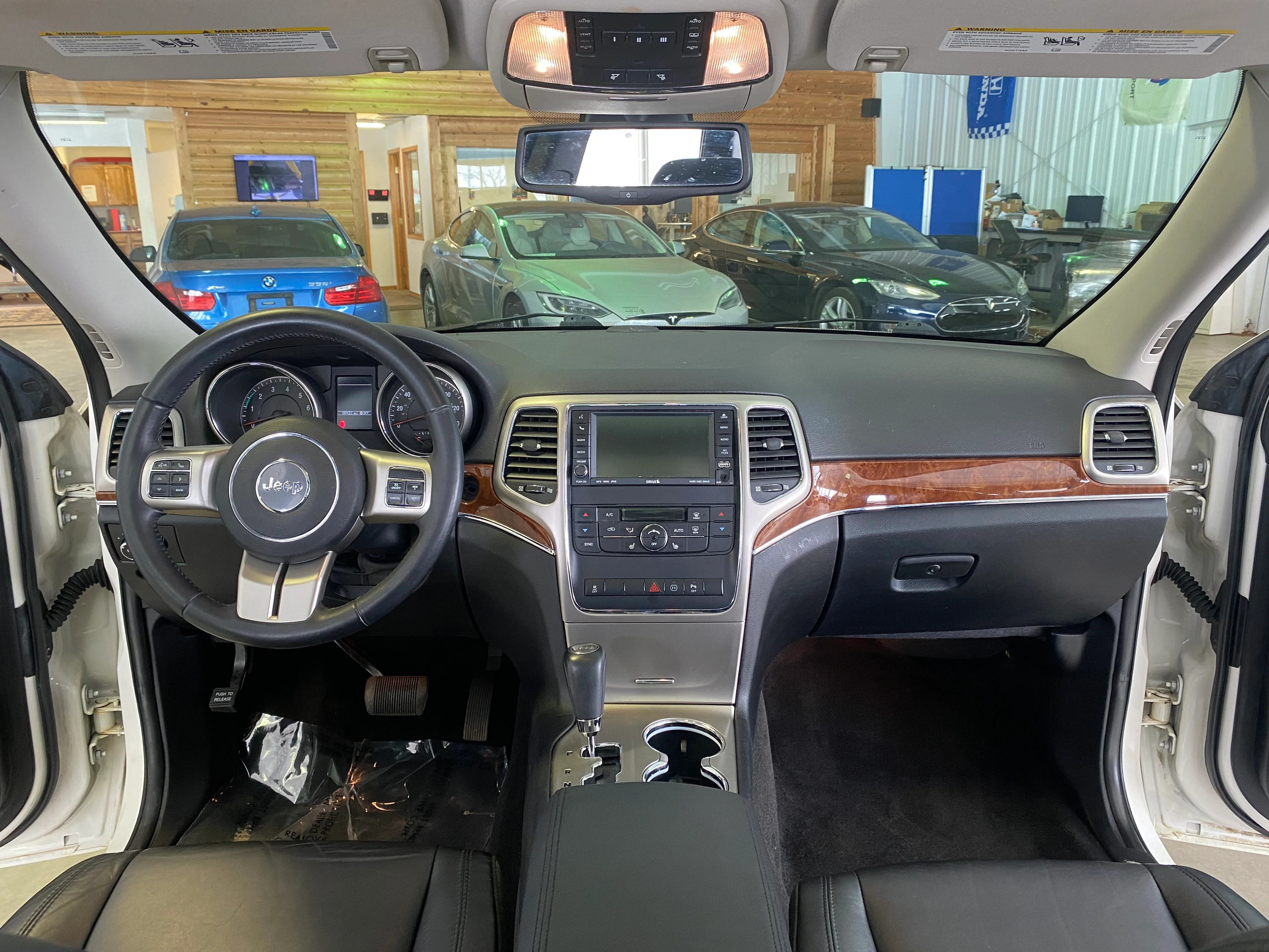 2011 Jeep Grand Cherokee 4WD Limited - Image 16