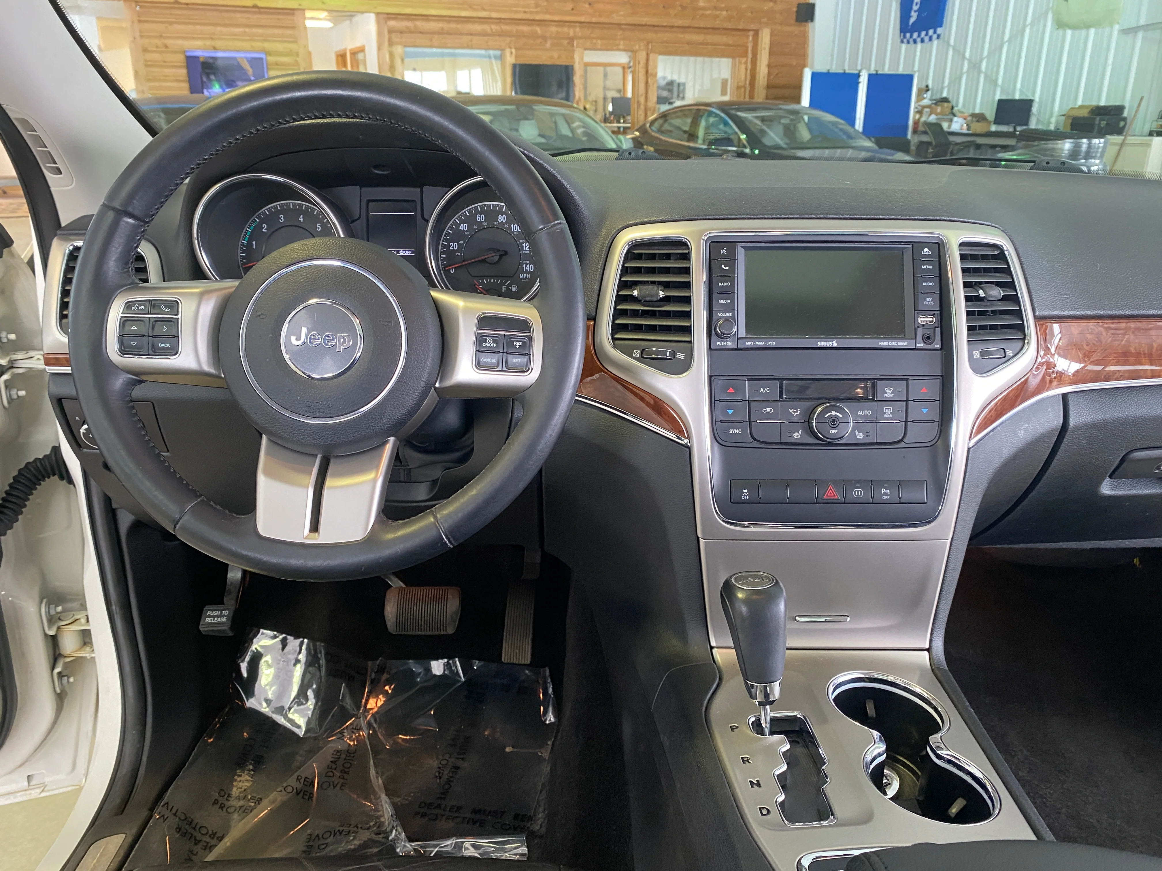 2011 Jeep Grand Cherokee 4WD Limited - Image 17