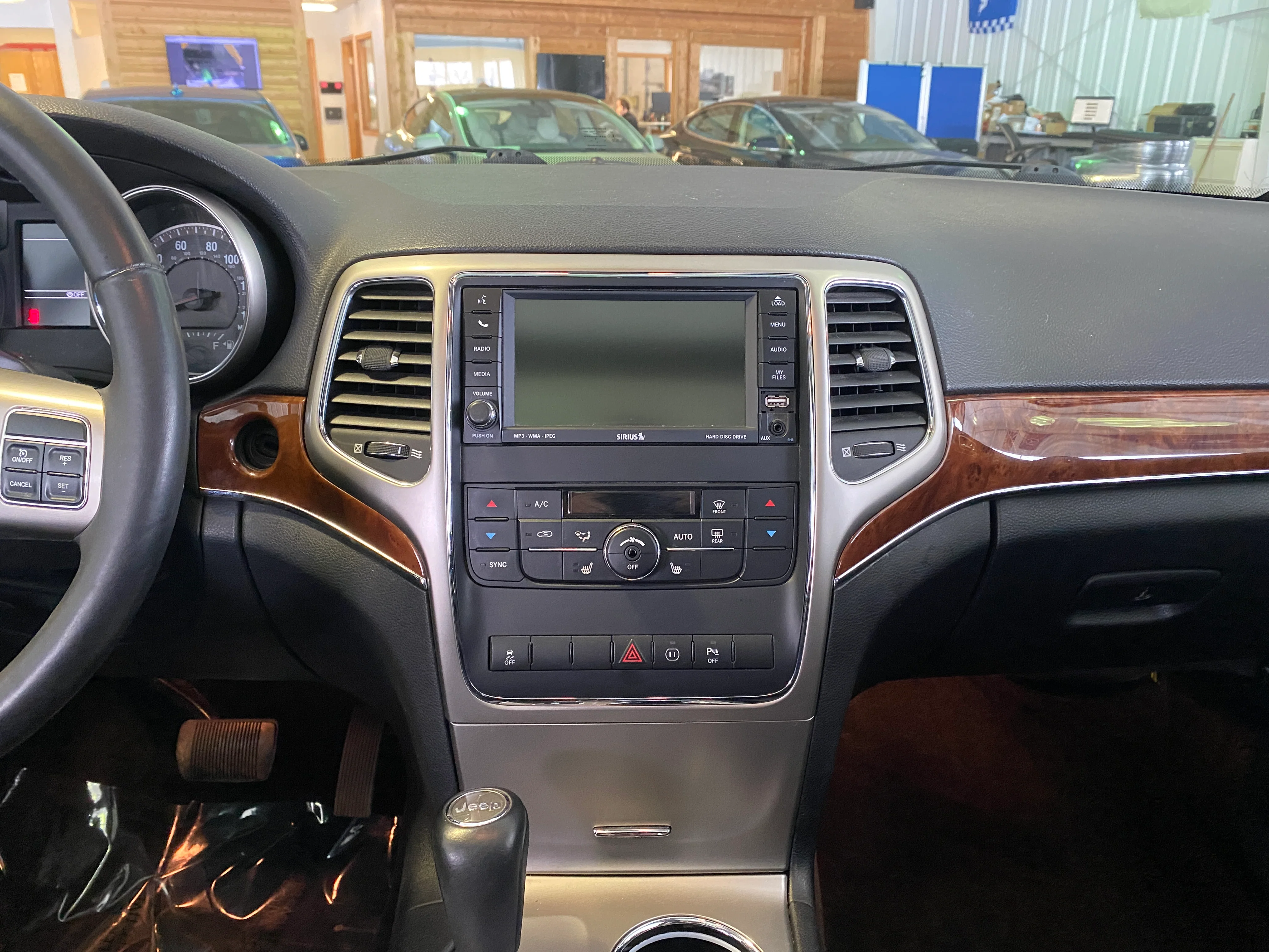 2011 Jeep Grand Cherokee 4WD Limited - Image 19