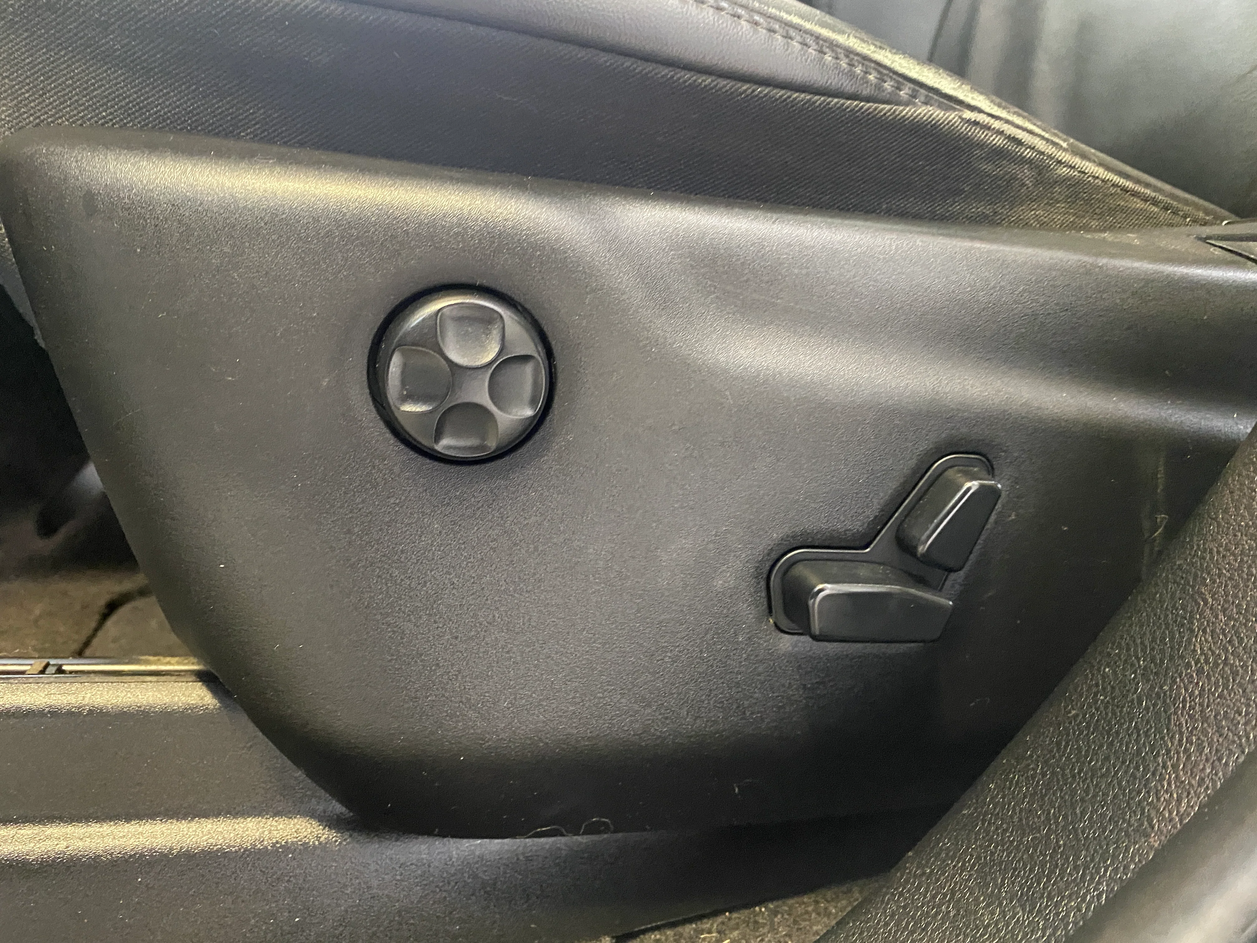 2011 Jeep Grand Cherokee 4WD Limited - Image 24