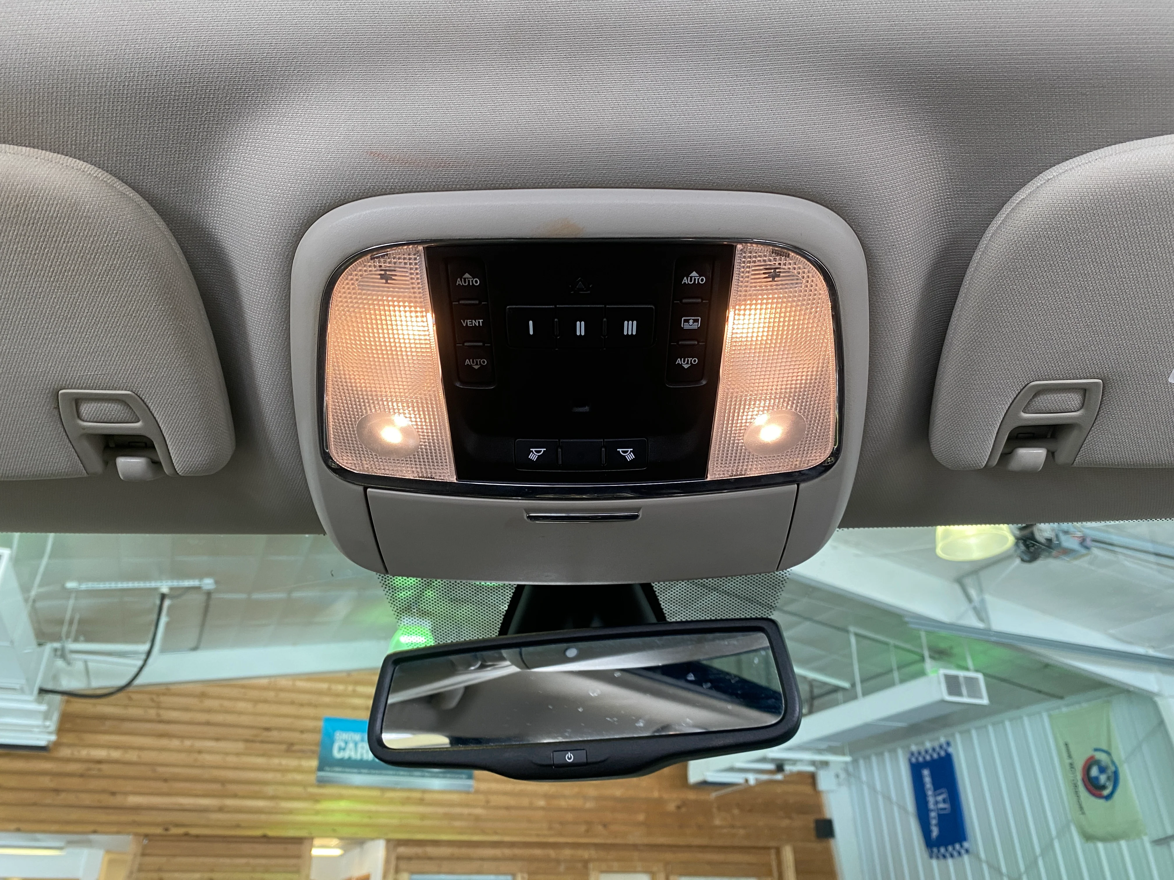 2011 Jeep Grand Cherokee 4WD Limited - Image 25