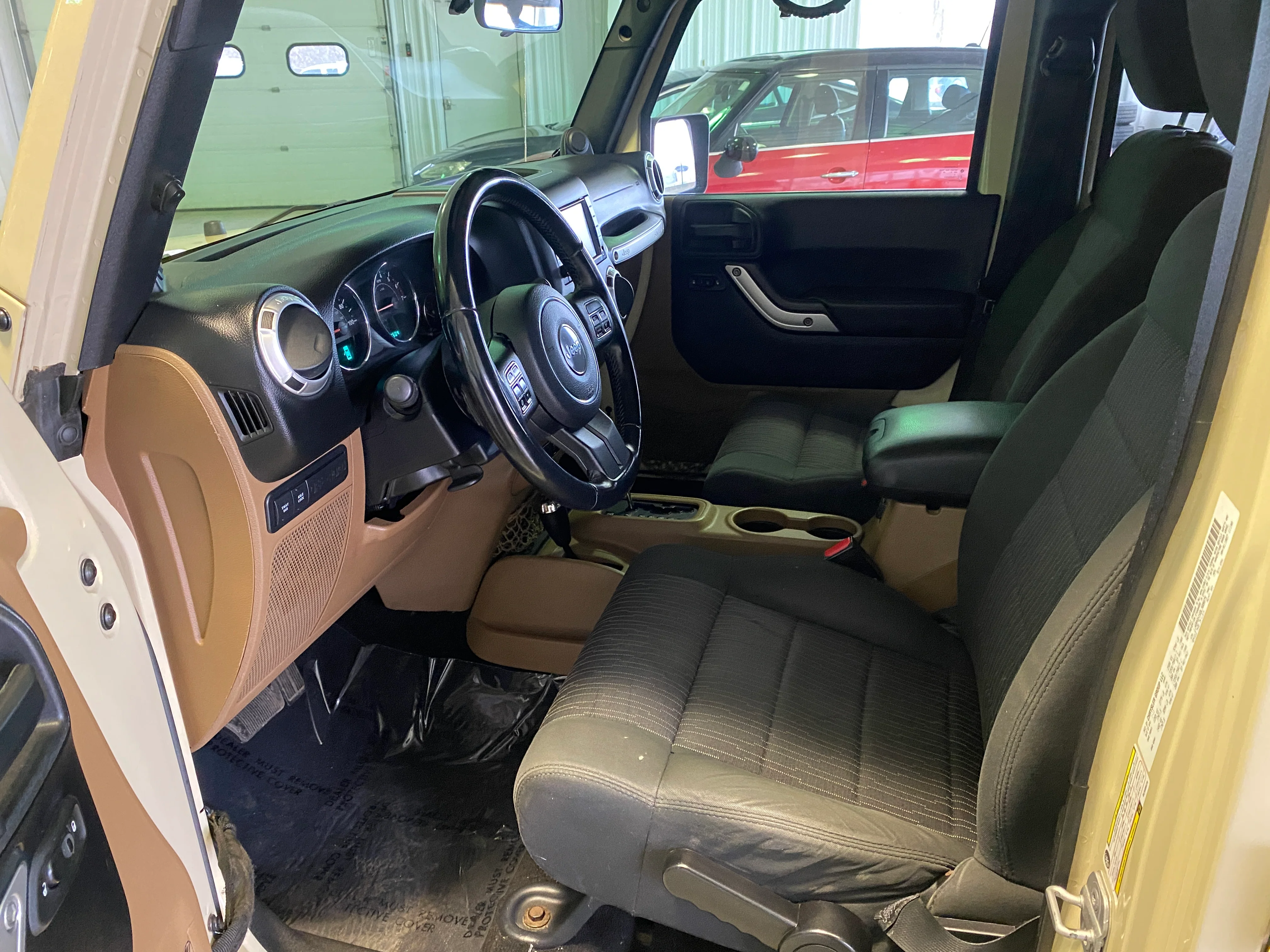 2011 Jeep Wrangler Unlimited Rubicon - Image 10