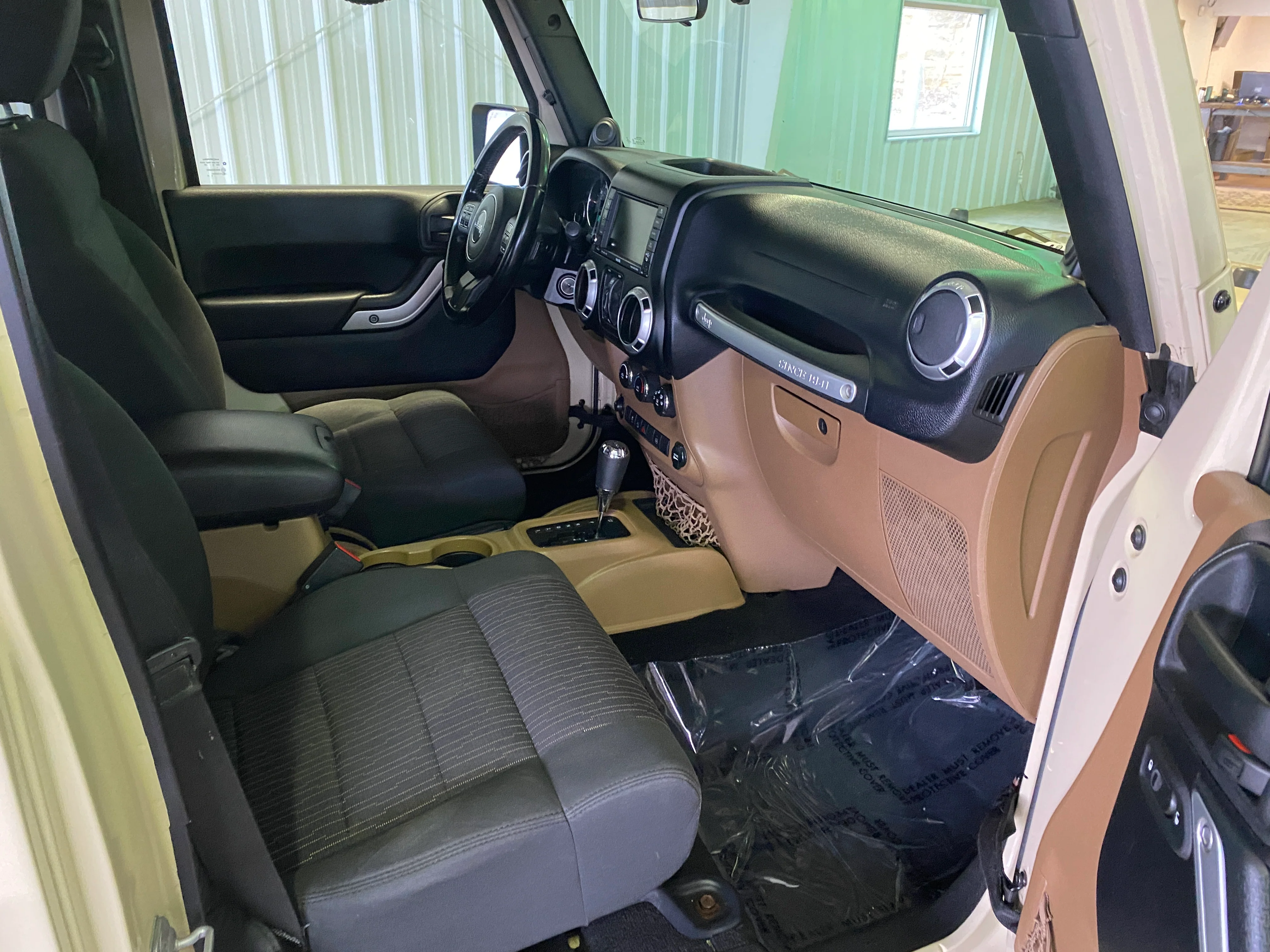 2011 Jeep Wrangler Unlimited Rubicon - Image 15