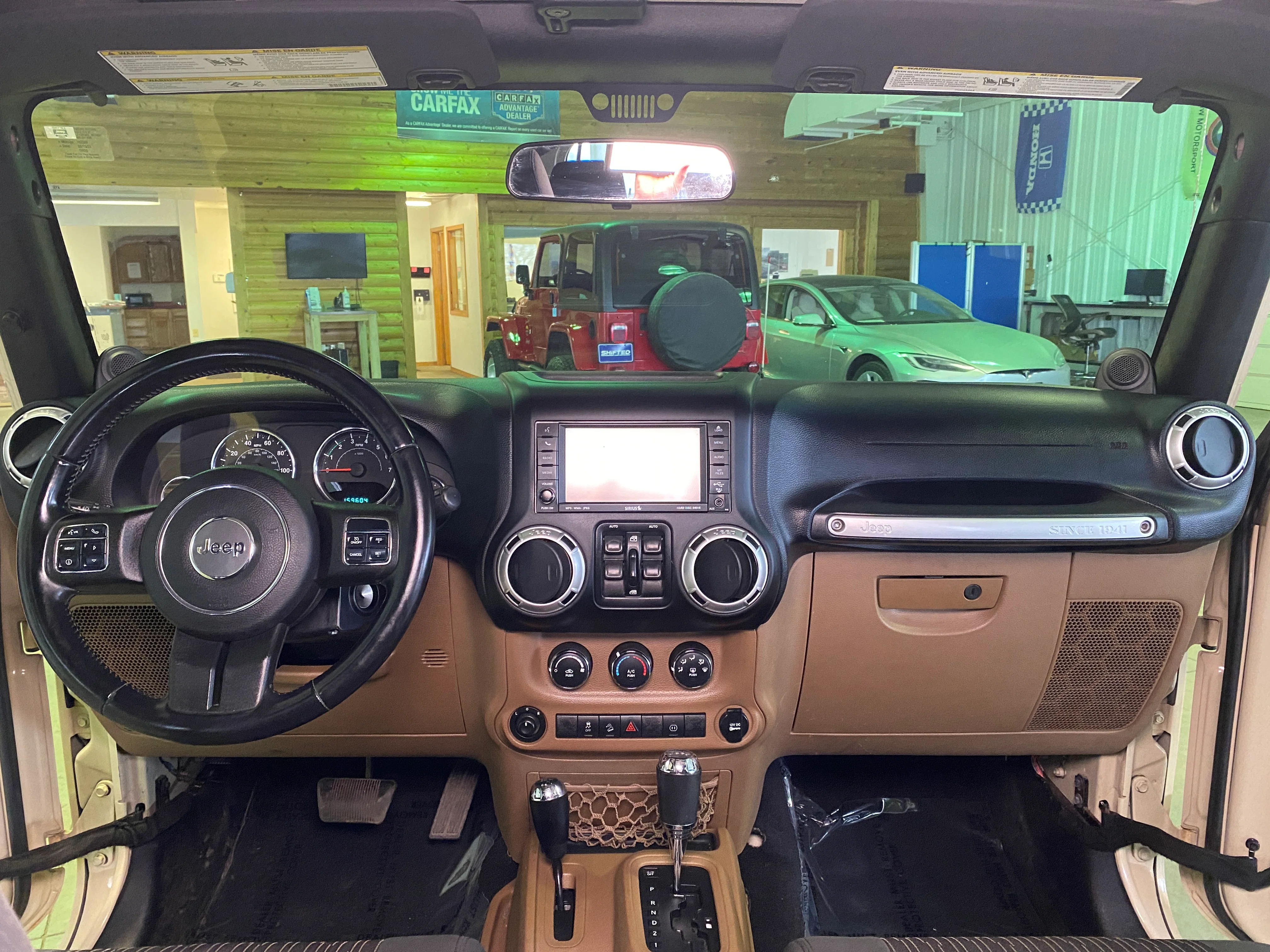 2011 Jeep Wrangler Unlimited Rubicon - Image 16