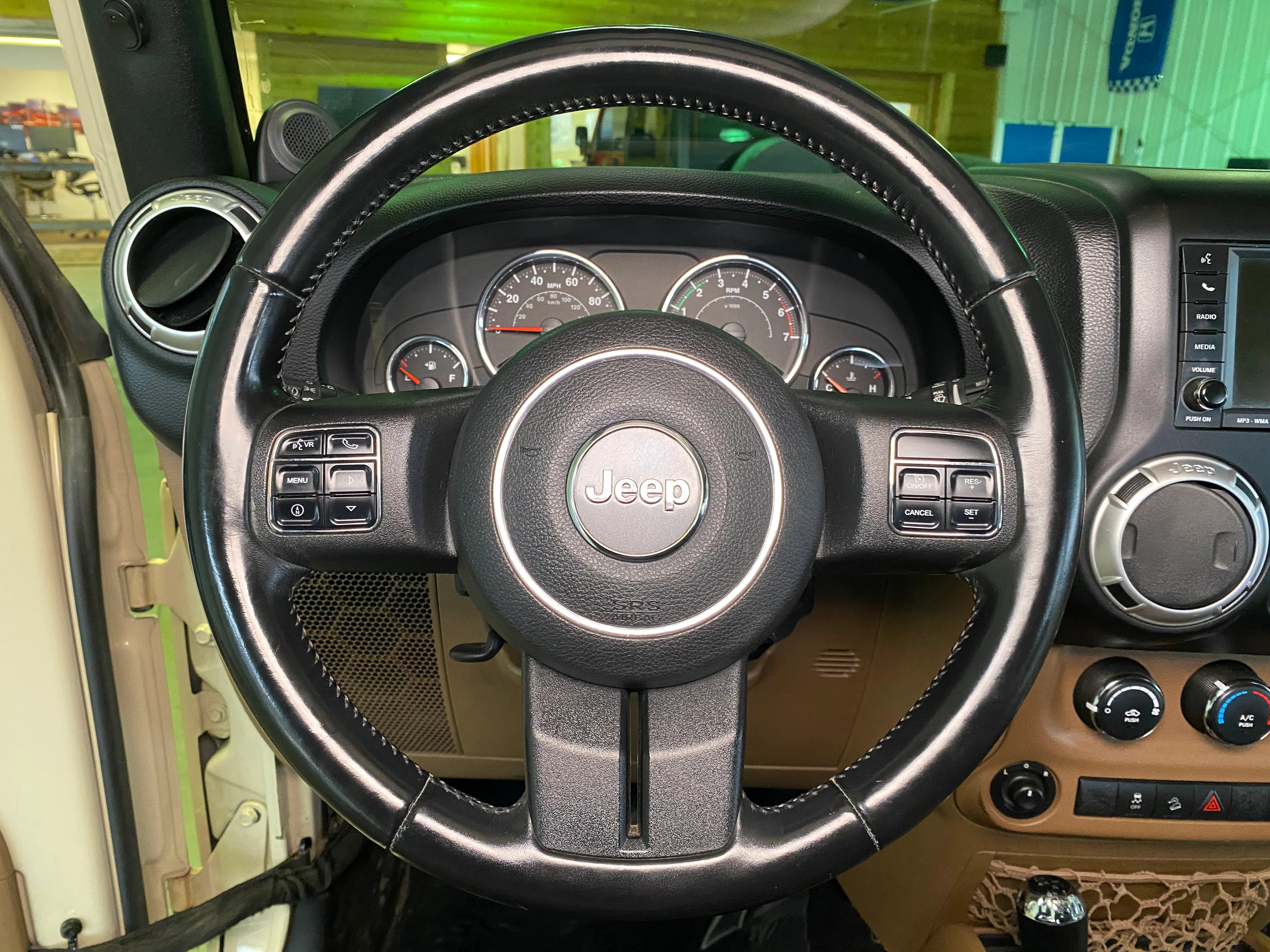 2011 Jeep Wrangler Unlimited Rubicon - Image 18