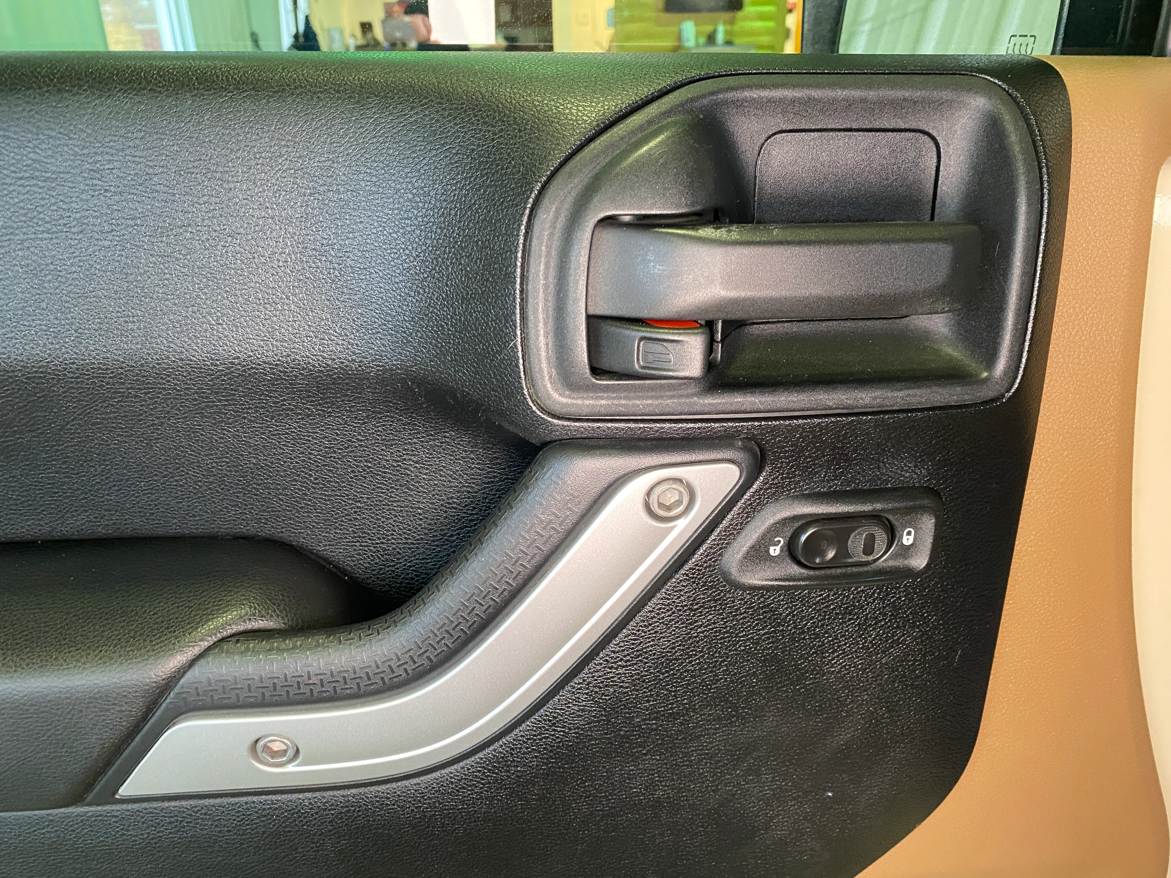 2011 Jeep Wrangler Unlimited Rubicon - Image 23