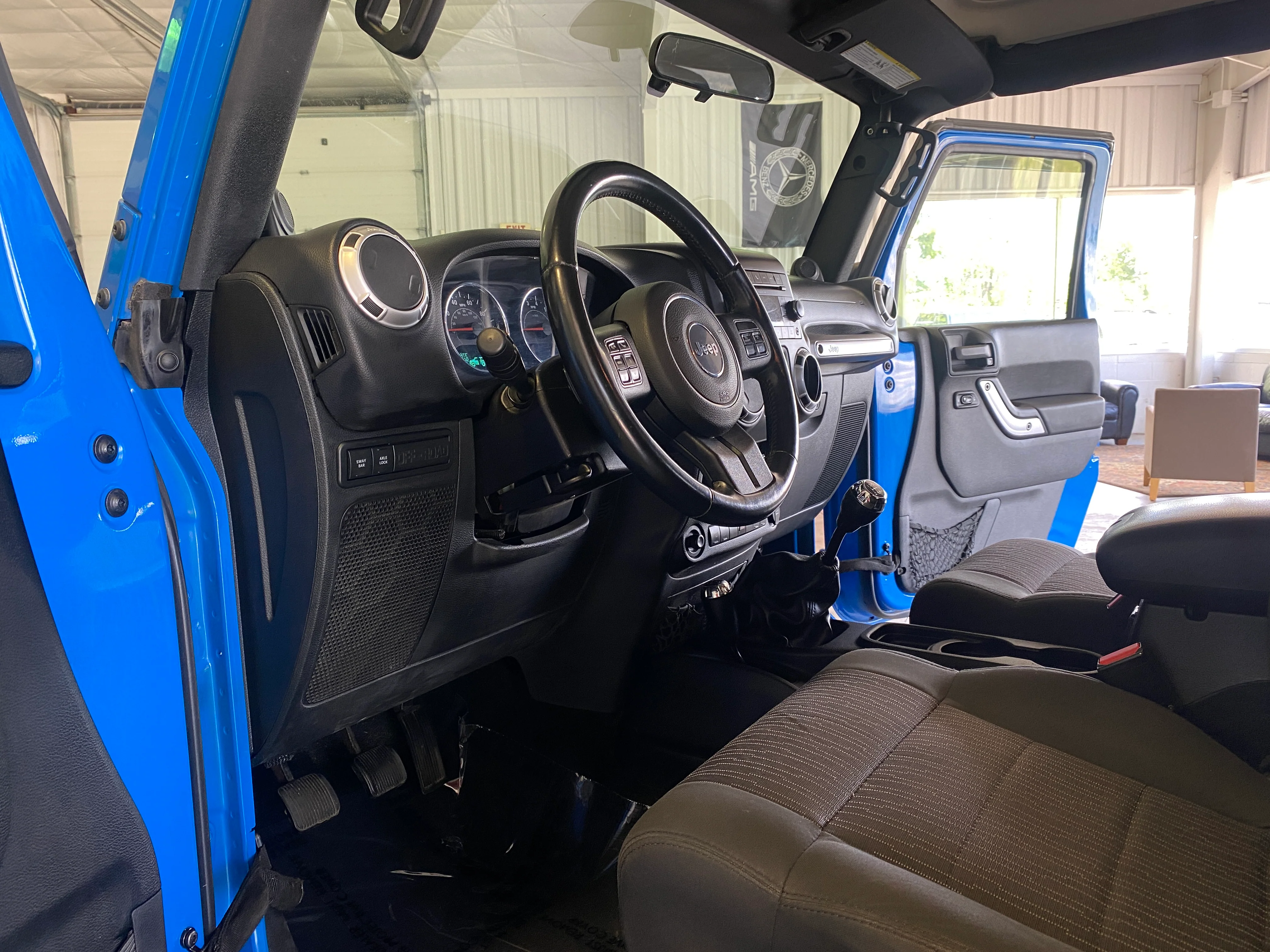 2011 Jeep Wrangler Rubicon Manual - Image 10