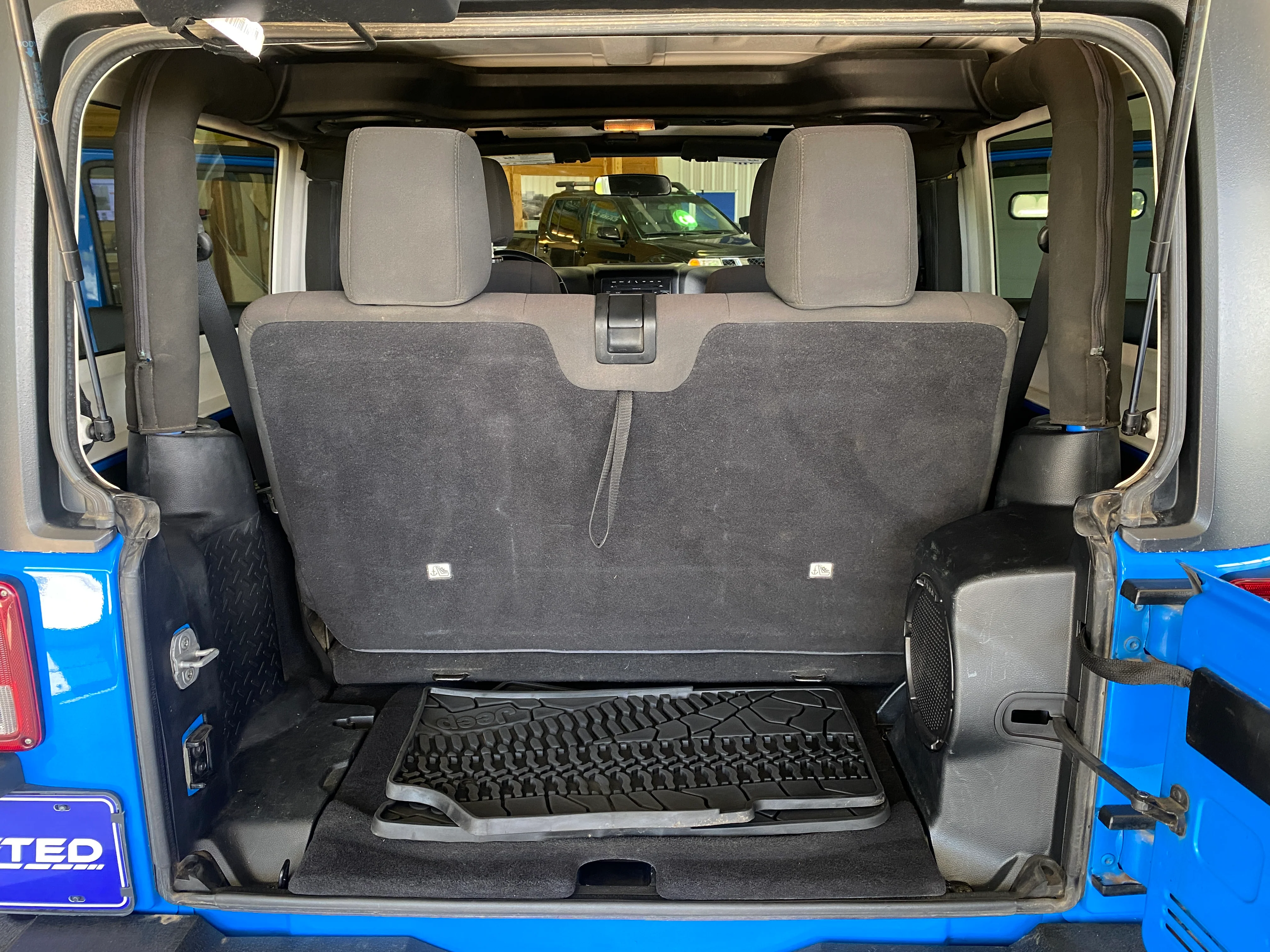 2011 Jeep Wrangler Rubicon Manual - Image 11