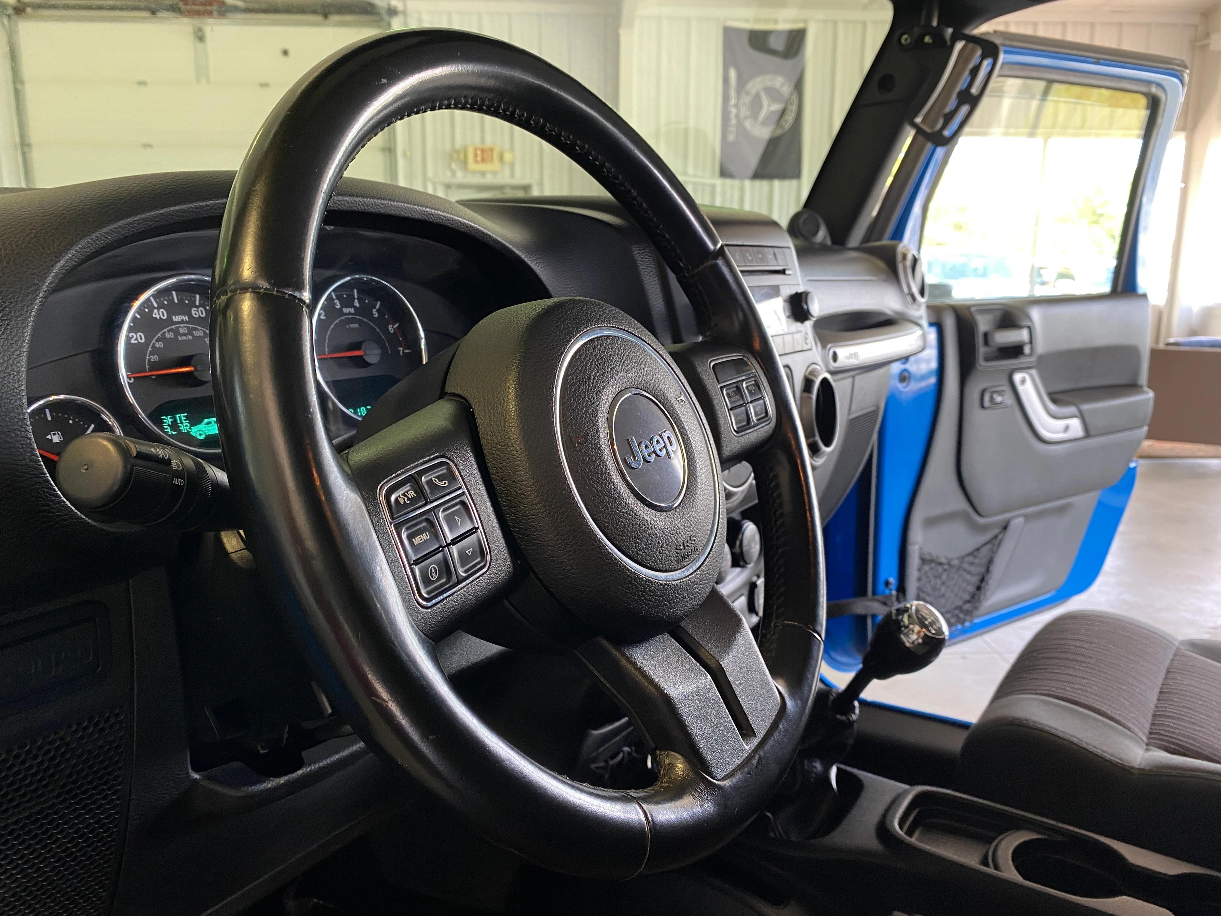 2011 Jeep Wrangler Rubicon Manual - Image 14