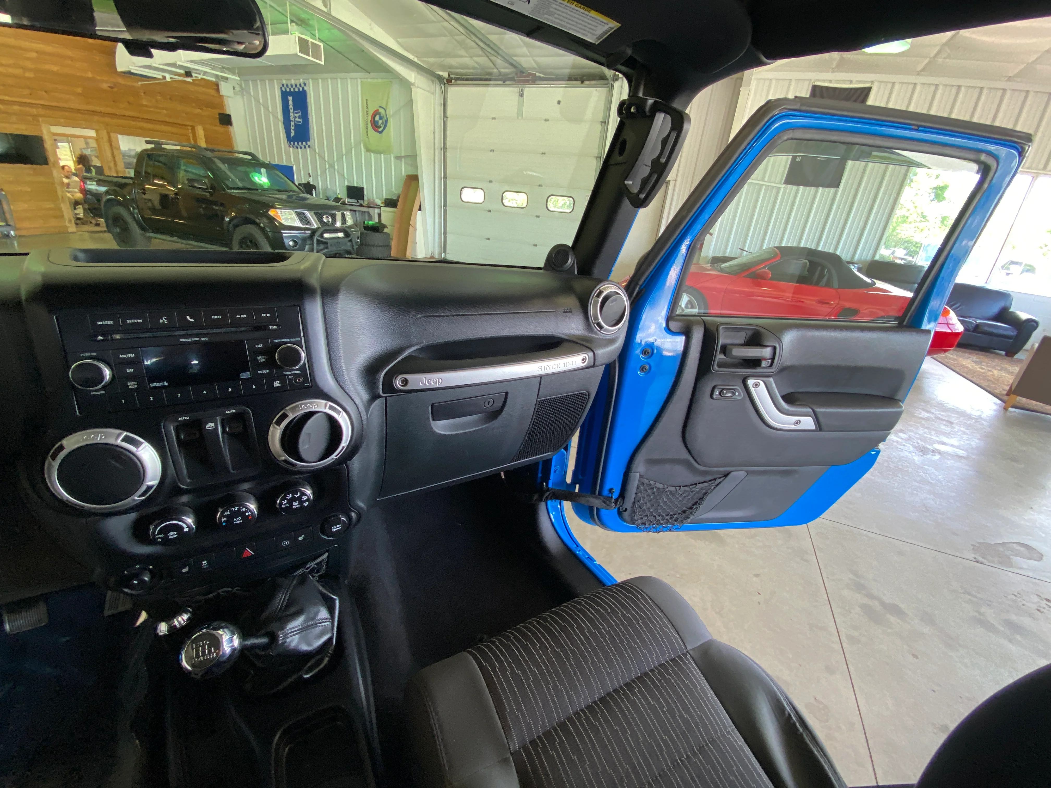 2011 Jeep Wrangler Rubicon Manual - Image 17