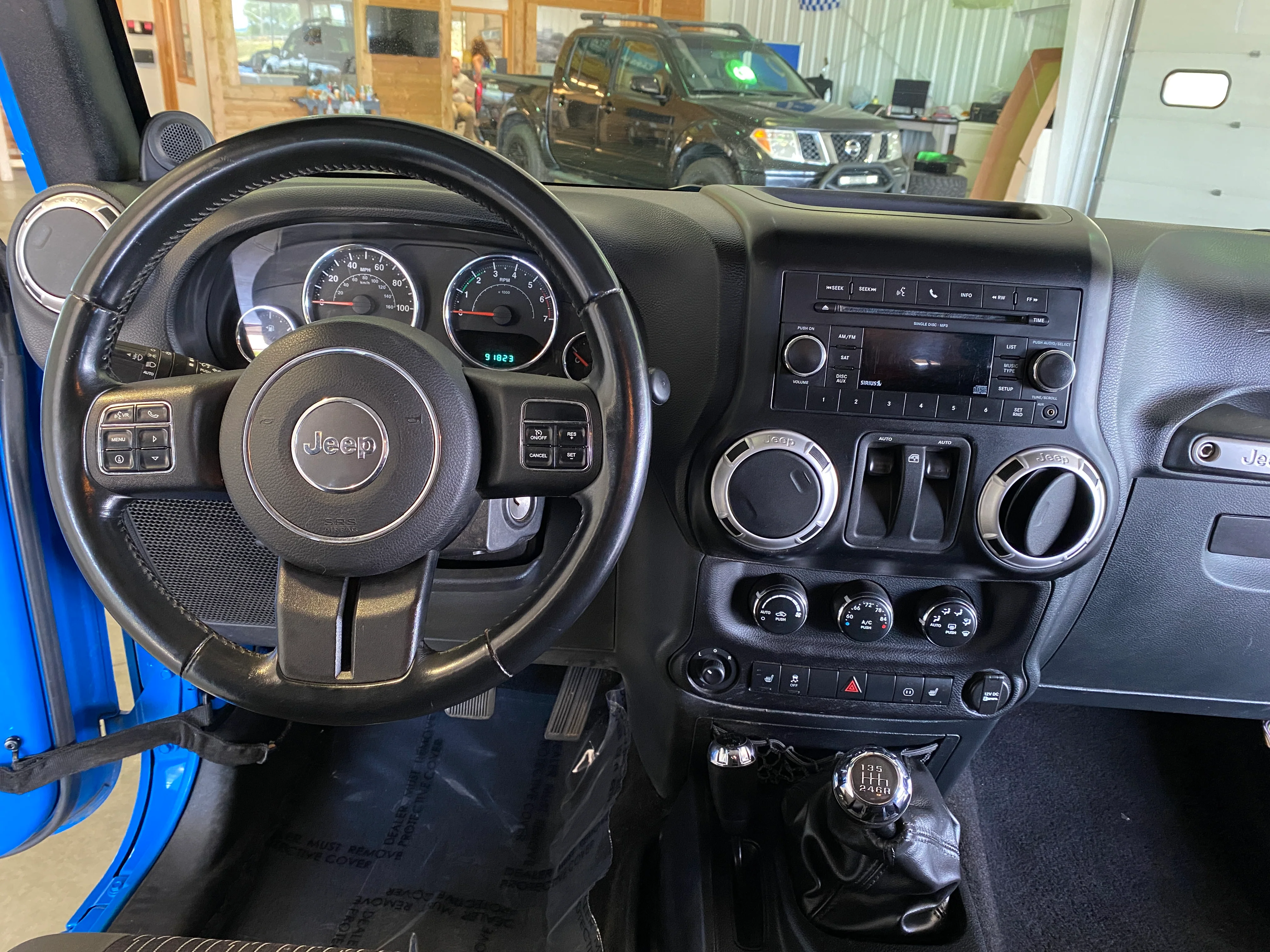 2011 Jeep Wrangler Rubicon Manual - Image 18