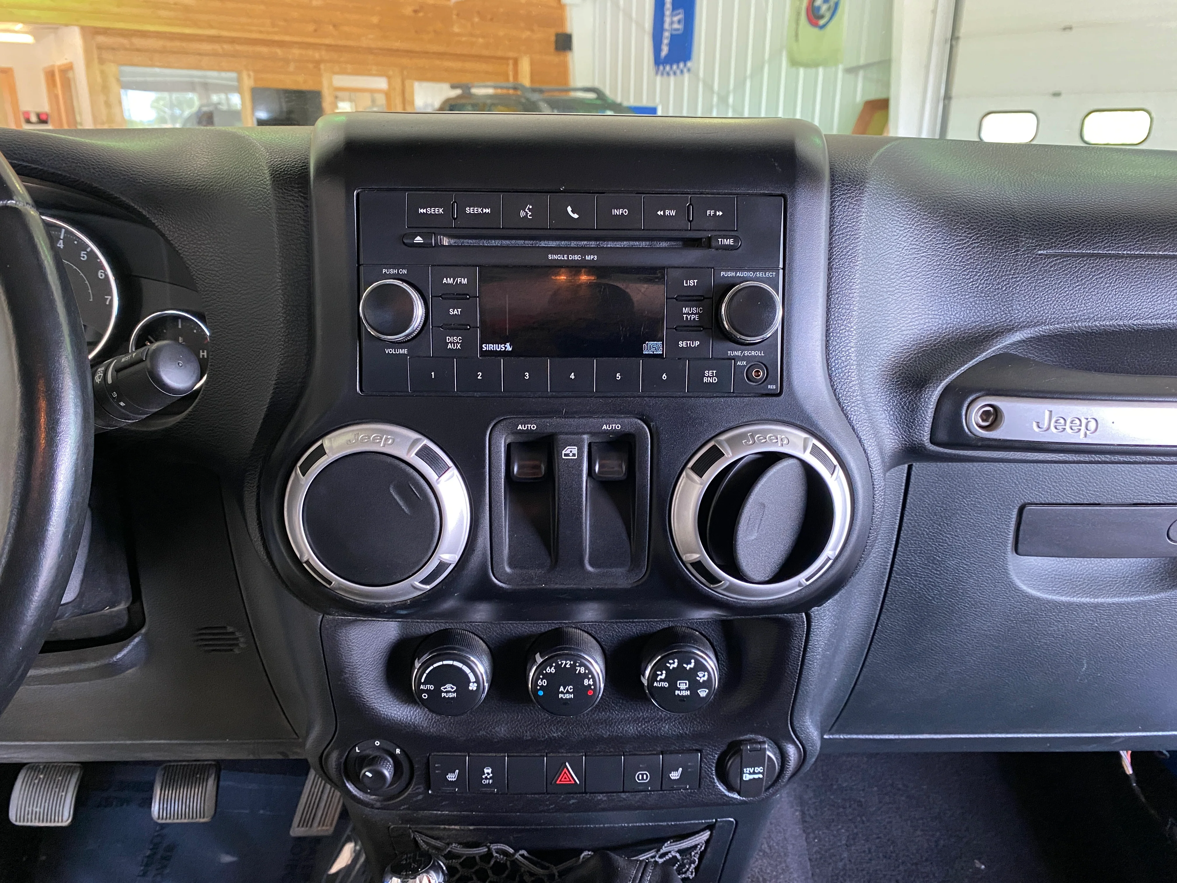 2011 Jeep Wrangler Rubicon Manual - Image 22