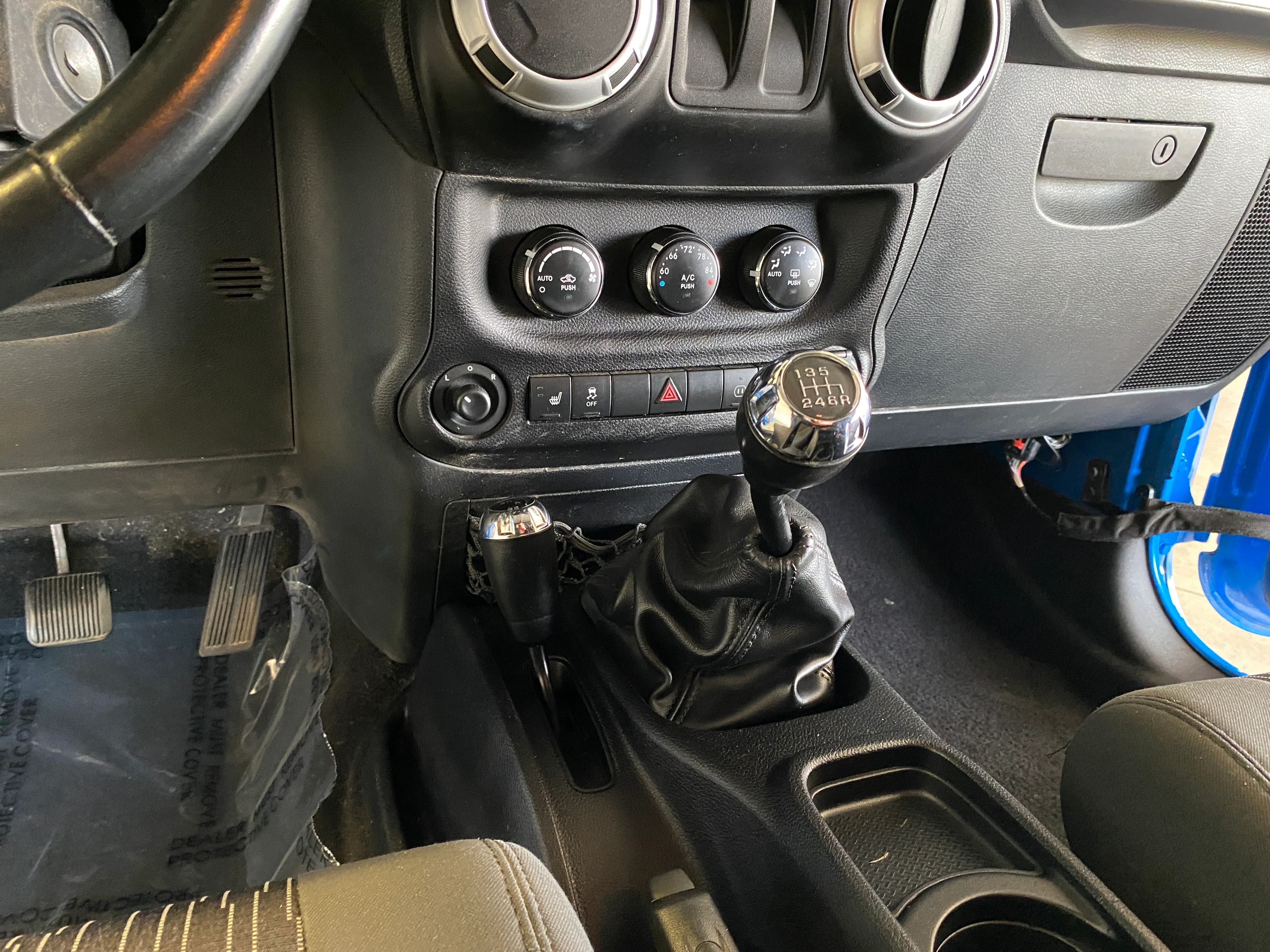 2011 Jeep Wrangler Rubicon Manual - Image 23