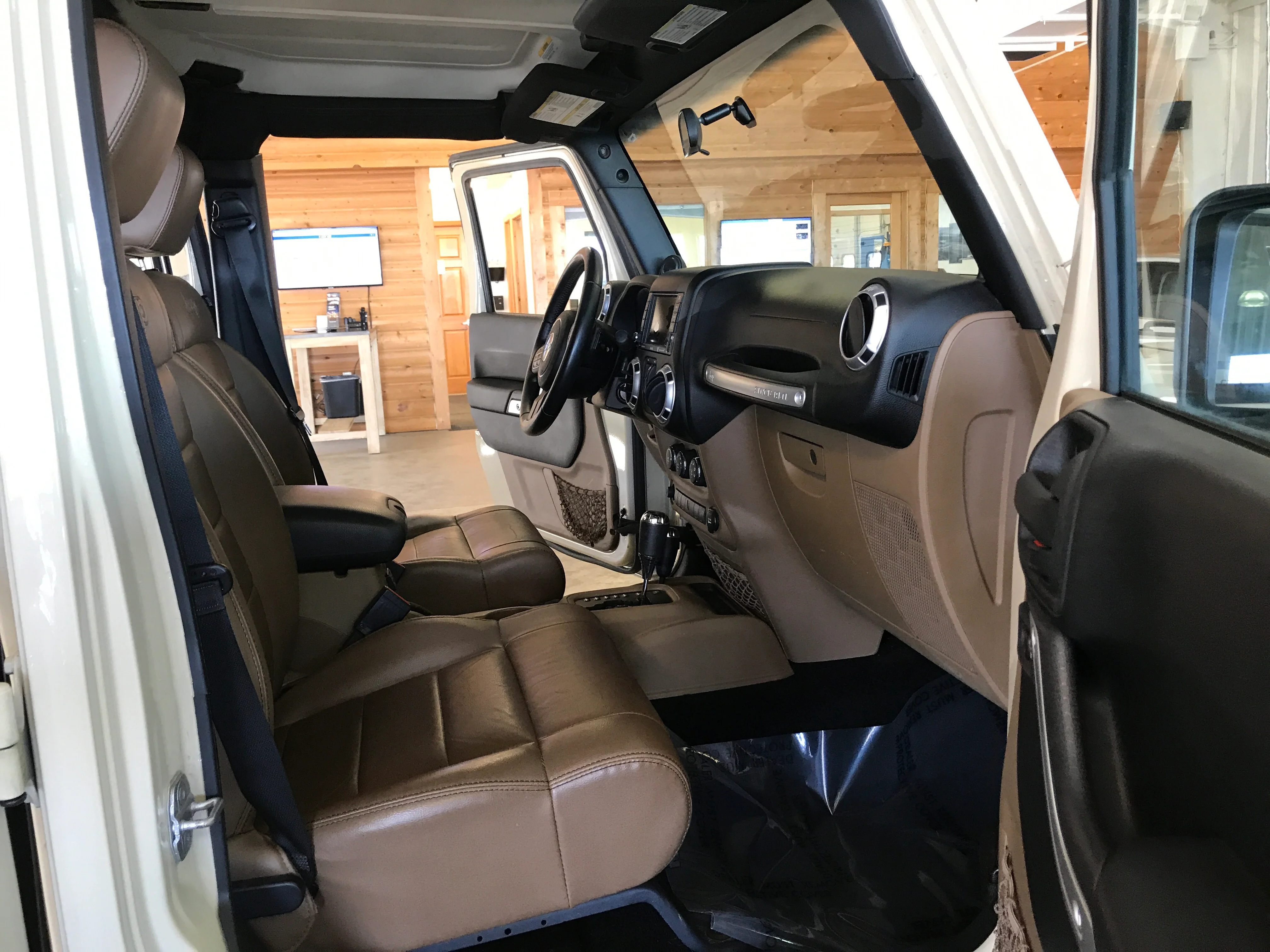 2011 Jeep Wrangler - Image 16