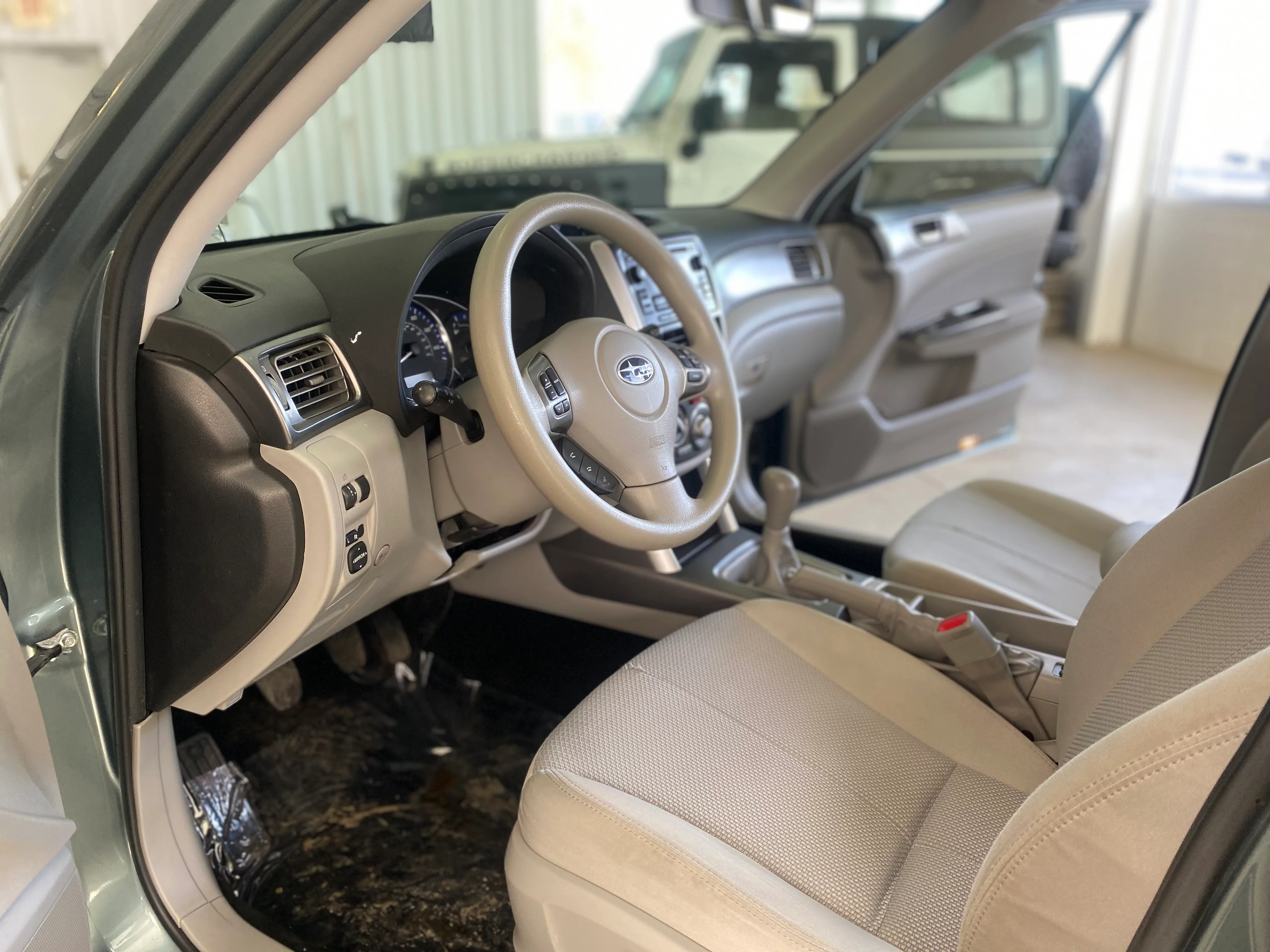 2011 Subaru Forester Premium Manual - Image 11