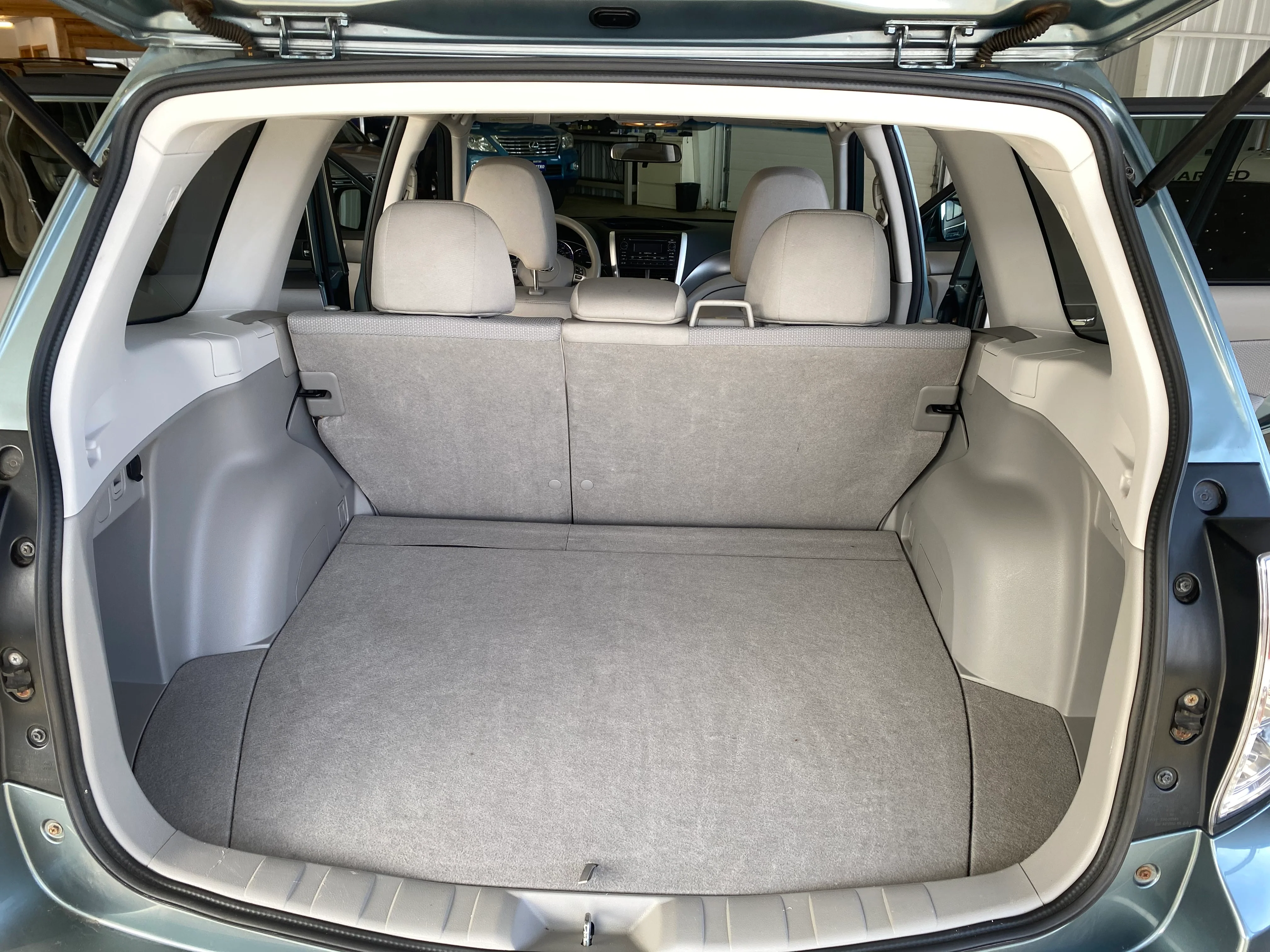 2011 Subaru Forester Premium Manual - Image 13