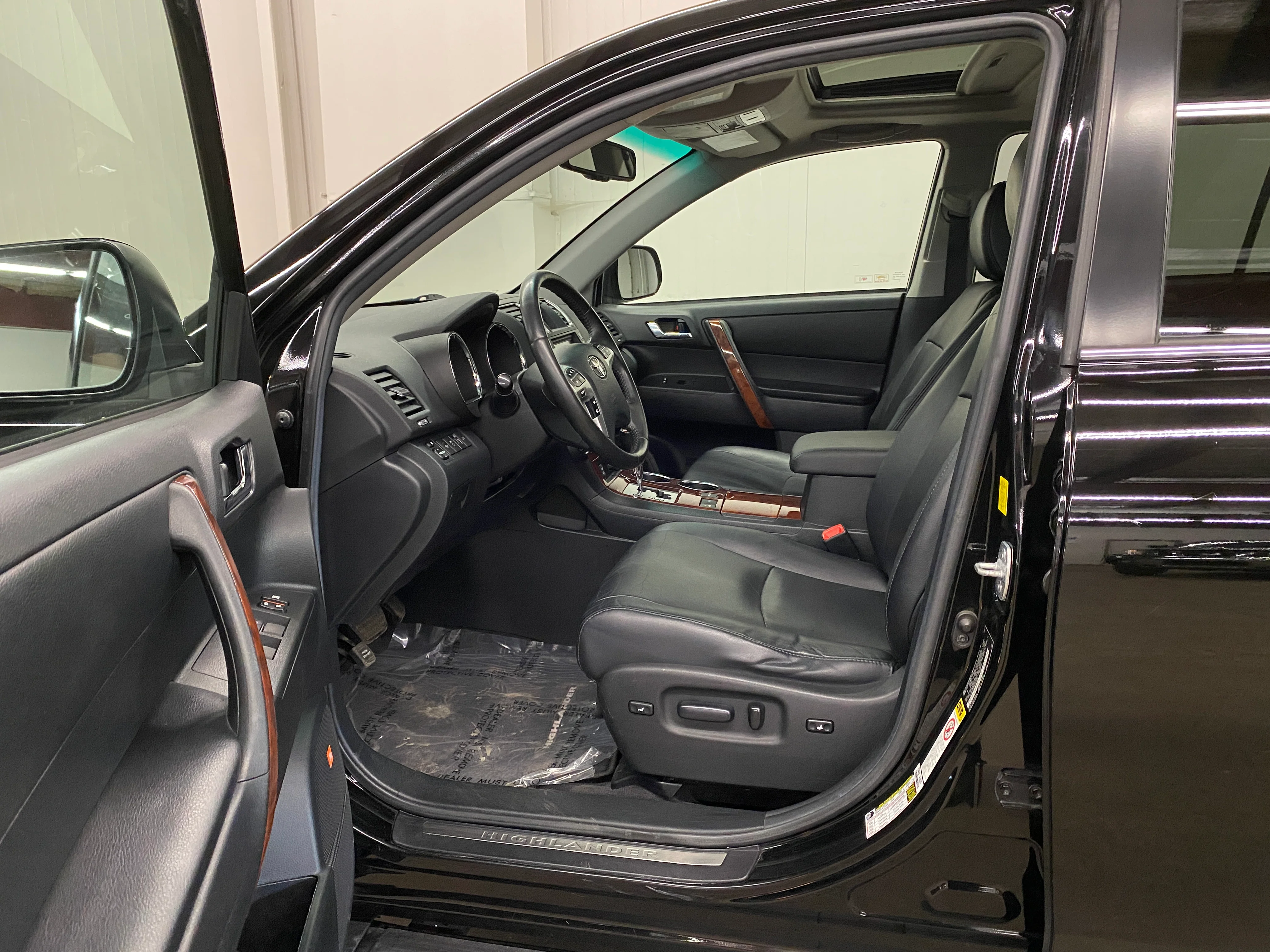 2011 Toyota Highlander Limited 4WD - Image 10