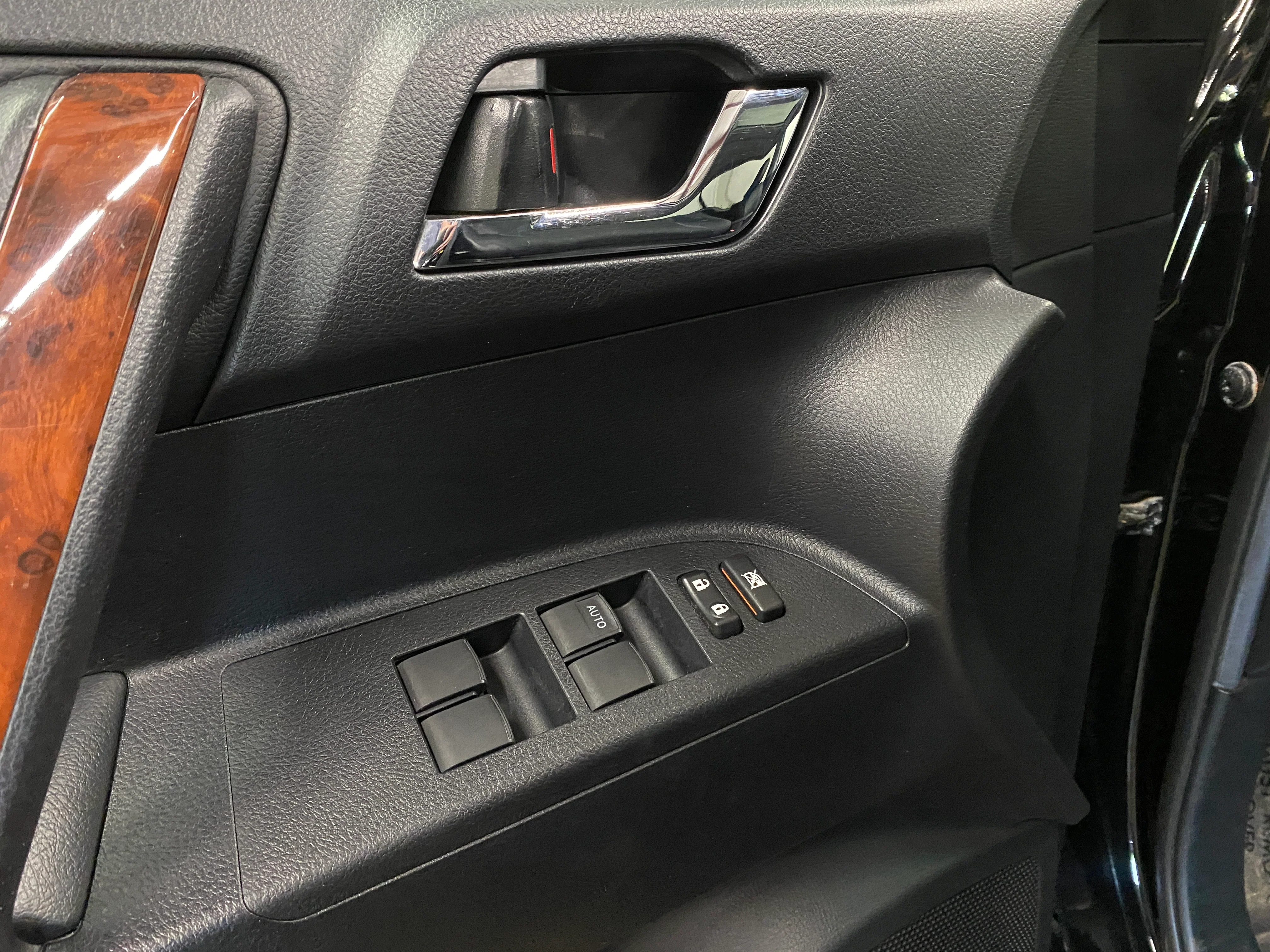 2011 Toyota Highlander Limited 4WD - Image 11