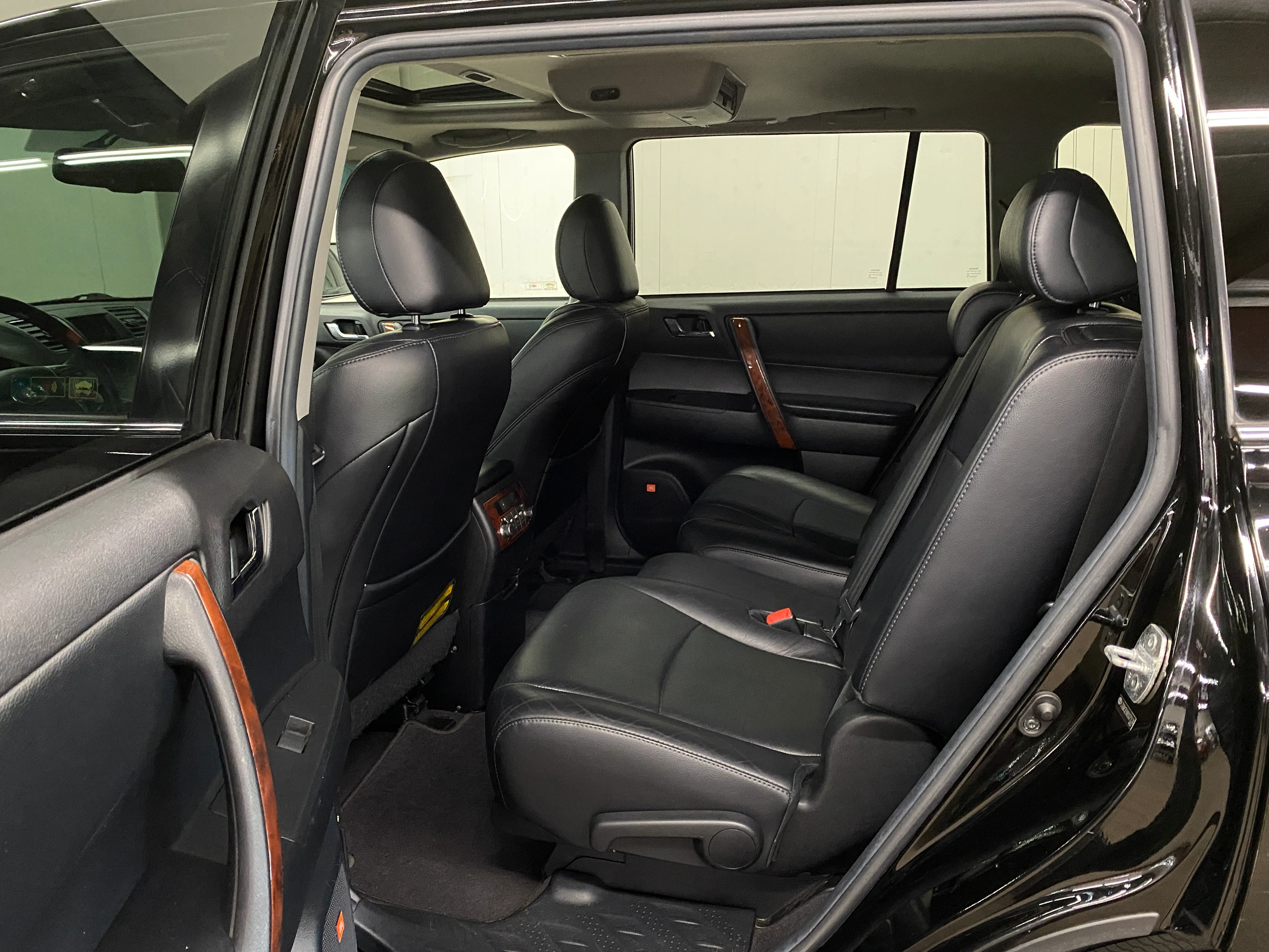 2011 Toyota Highlander Limited 4WD - Image 14