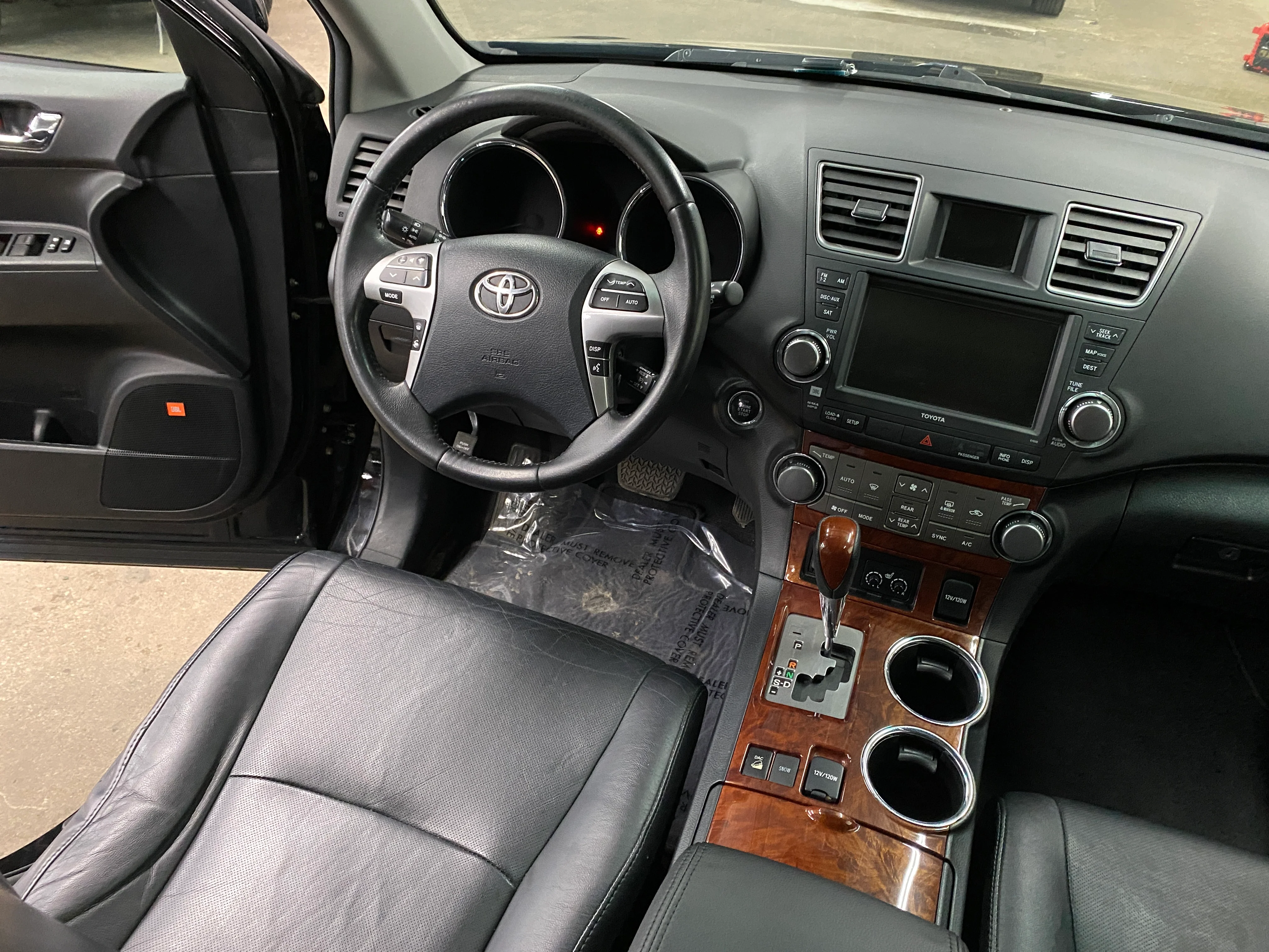 2011 Toyota Highlander Limited 4WD - Image 20