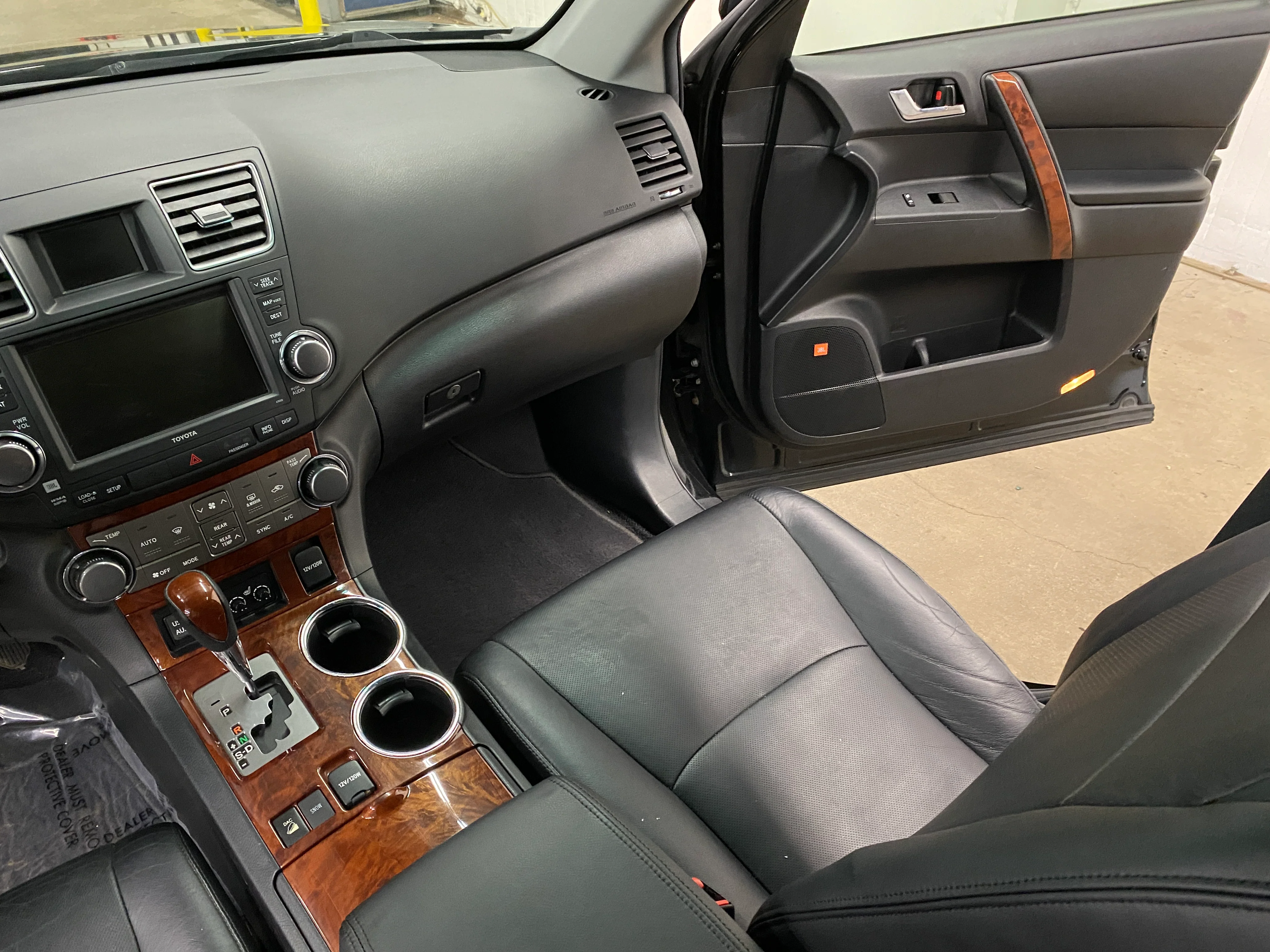 2011 Toyota Highlander Limited 4WD - Image 22
