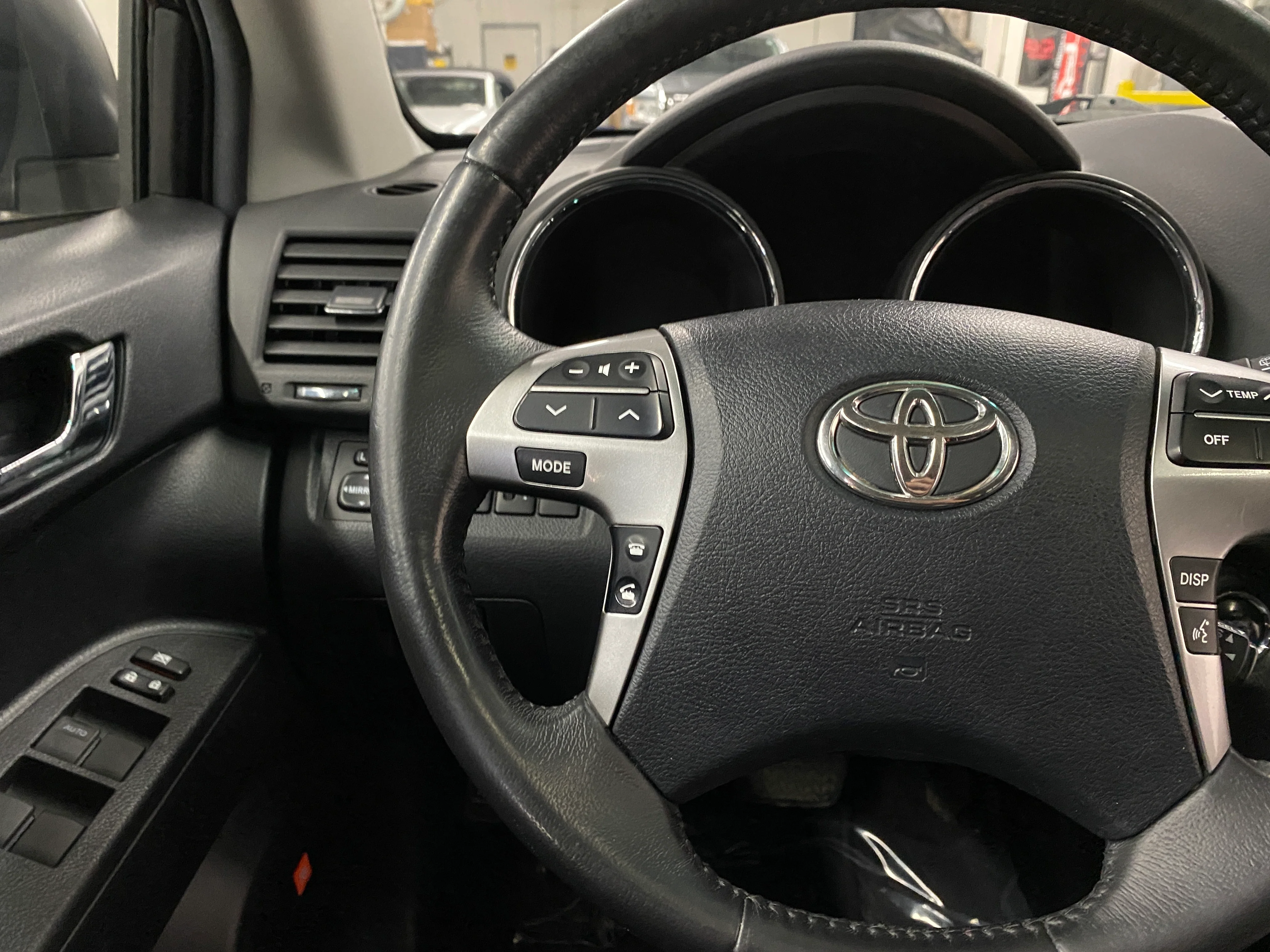 2011 Toyota Highlander Limited 4WD - Image 24