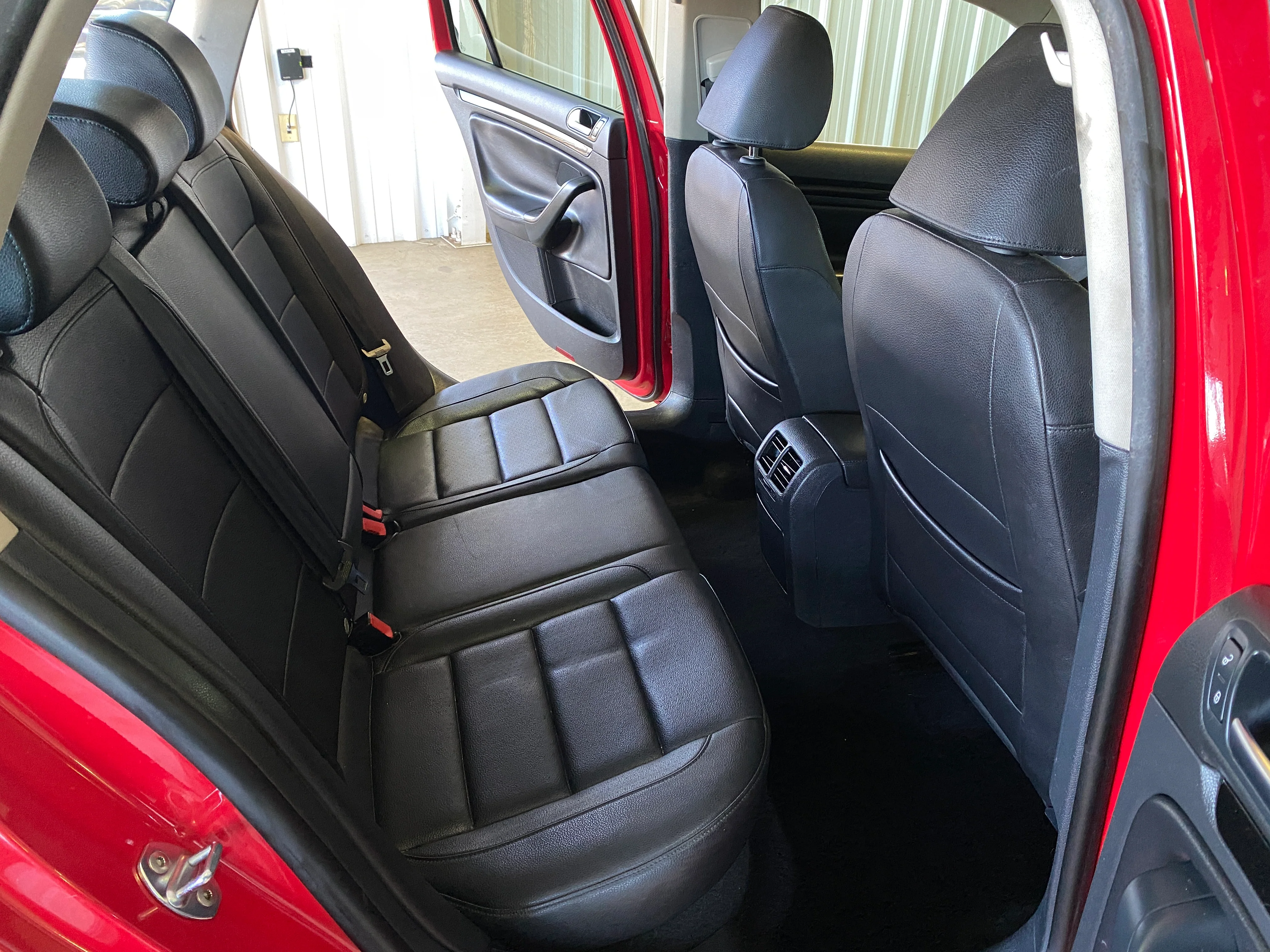 2011 Volkswagen Jetta SportWagen Manual TDI - Image 13