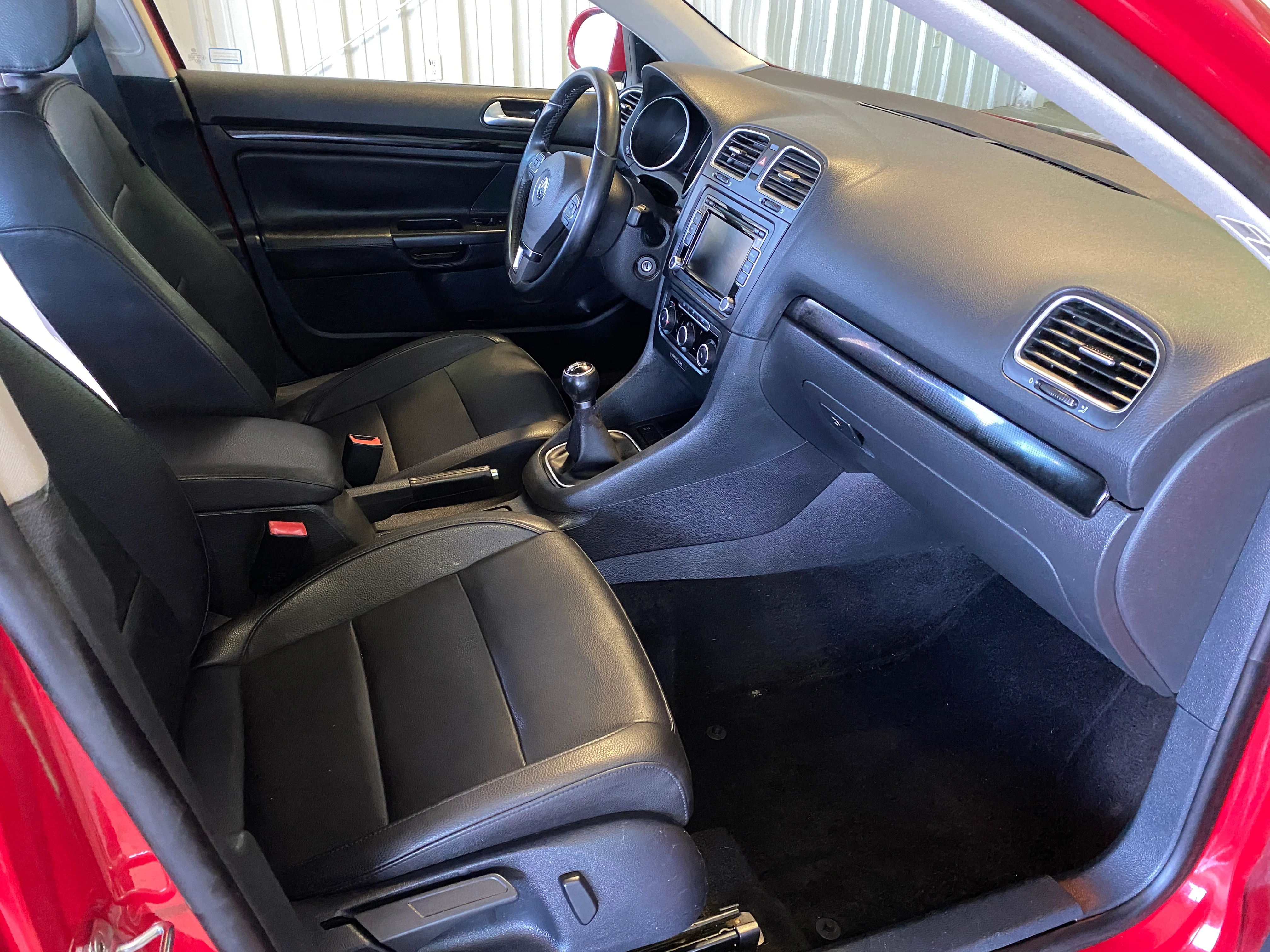 2011 Volkswagen Jetta SportWagen Manual TDI - Image 14