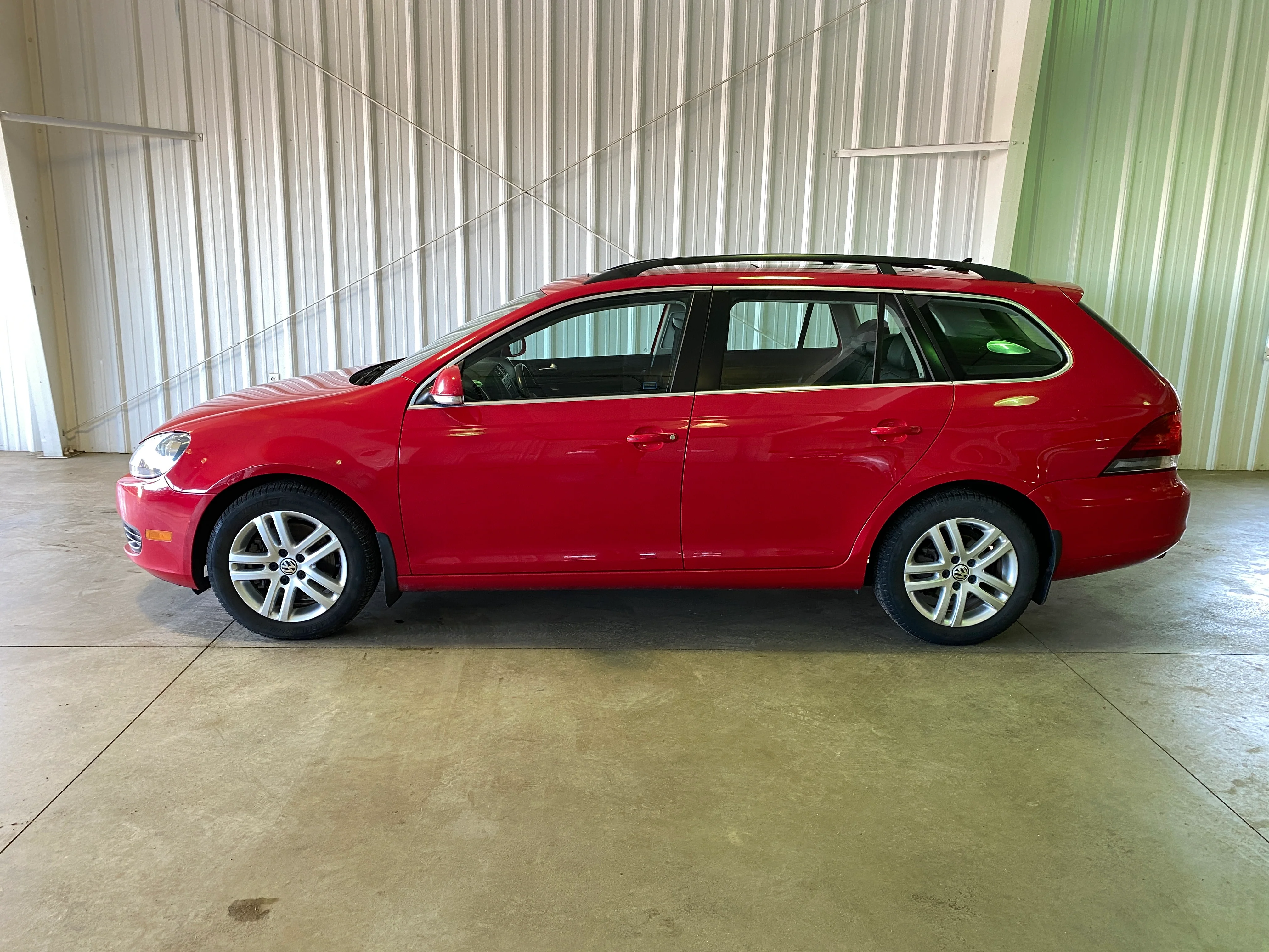 2011 Volkswagen Jetta SportWagen Manual TDI - Image 2