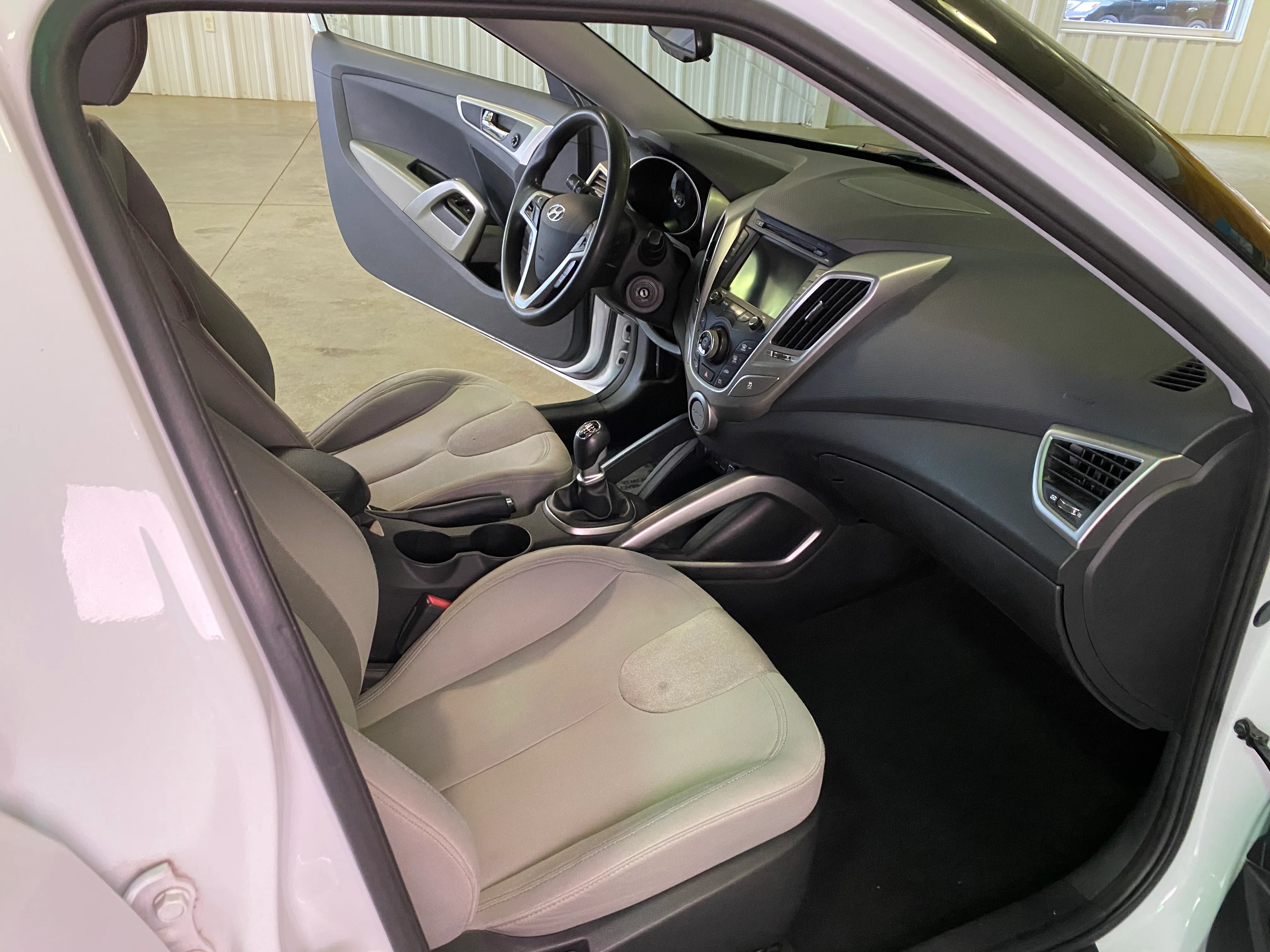 2012 Hyundai Veloster Manual - Image 11