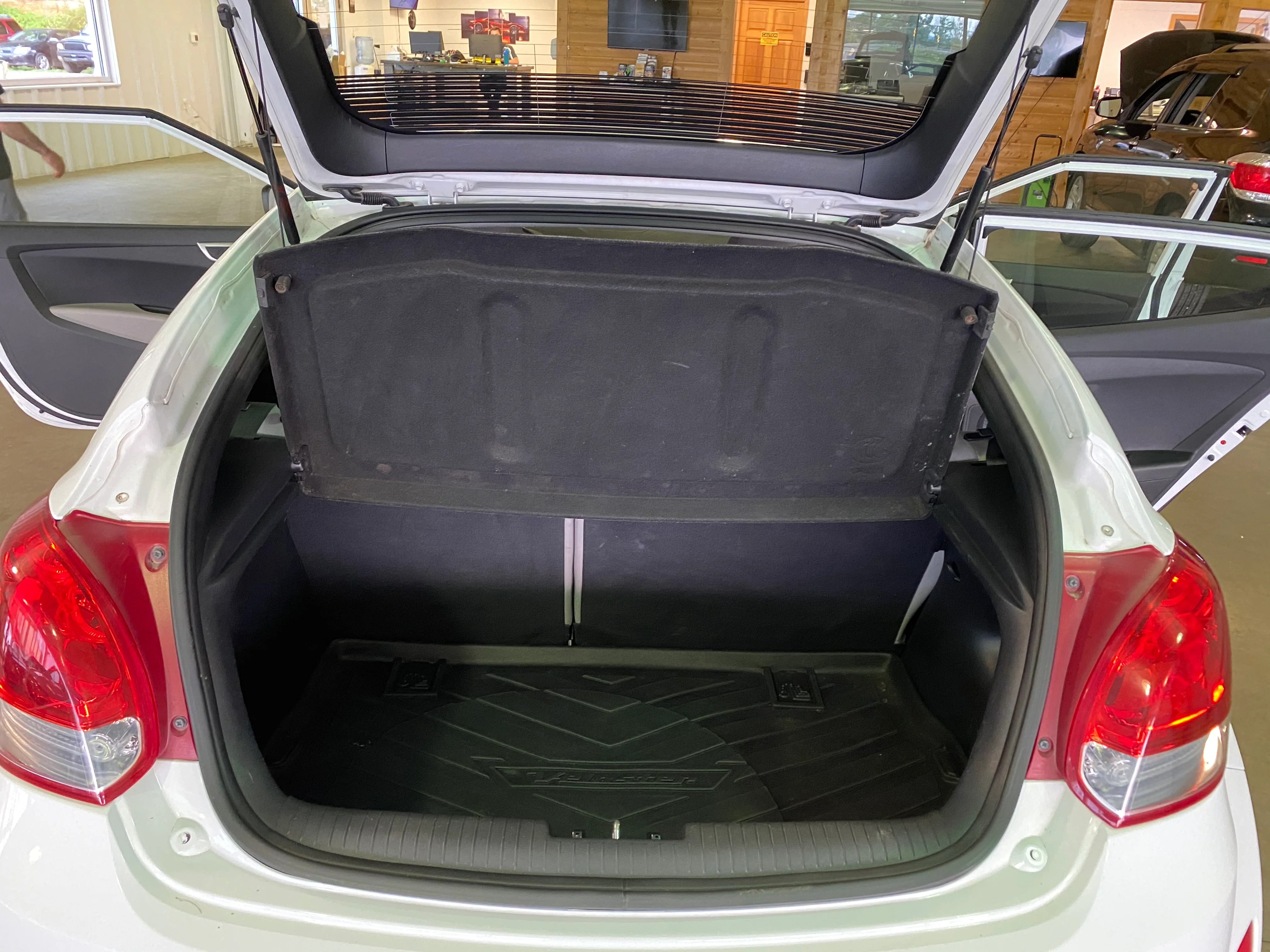 2012 Hyundai Veloster Manual - Image 12