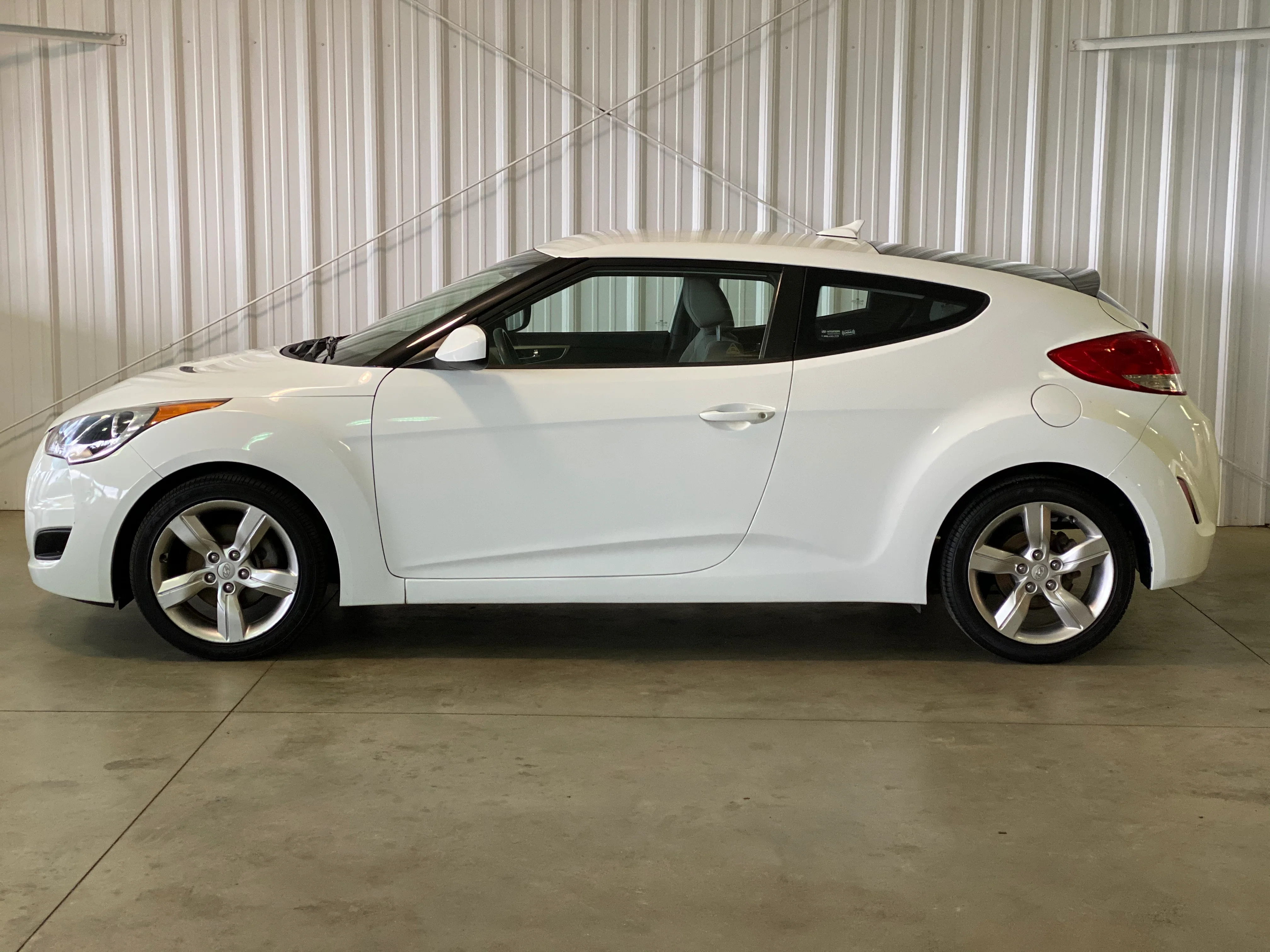 2012 Hyundai Veloster Manual - Image 2