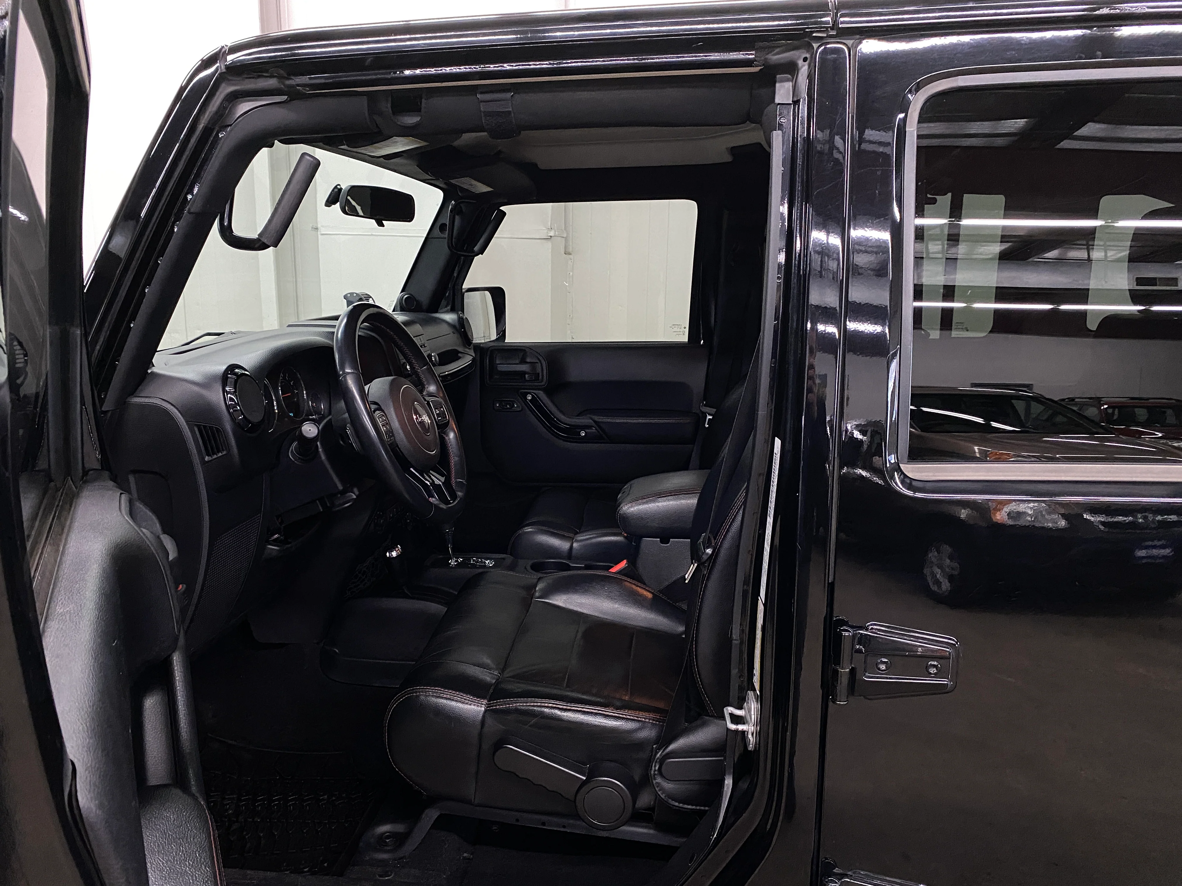 2012 Jeep Wrangler Unlimited Sahara - Image 10
