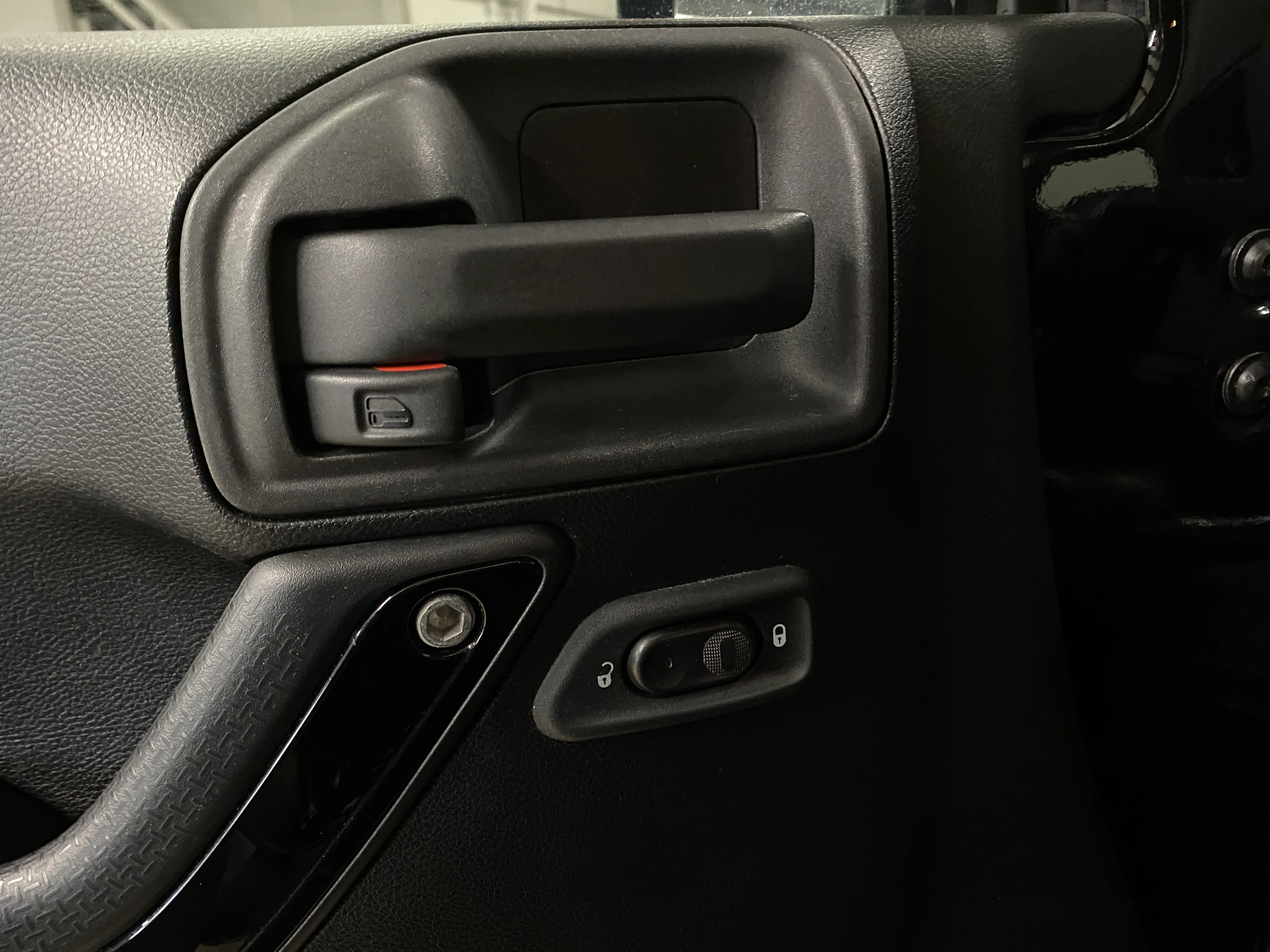 2012 Jeep Wrangler Unlimited Sahara - Image 11