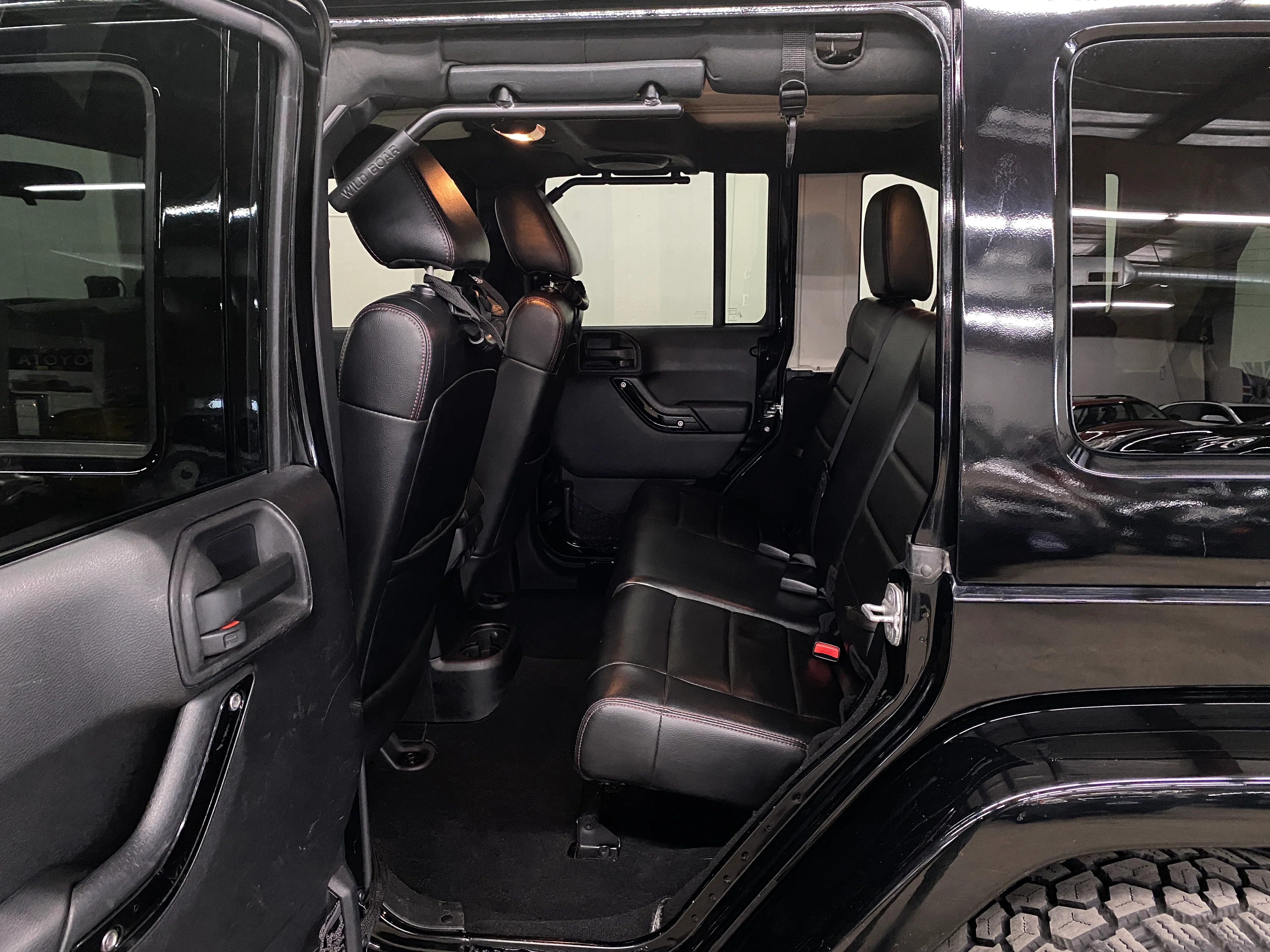 2012 Jeep Wrangler Unlimited Sahara - Image 12