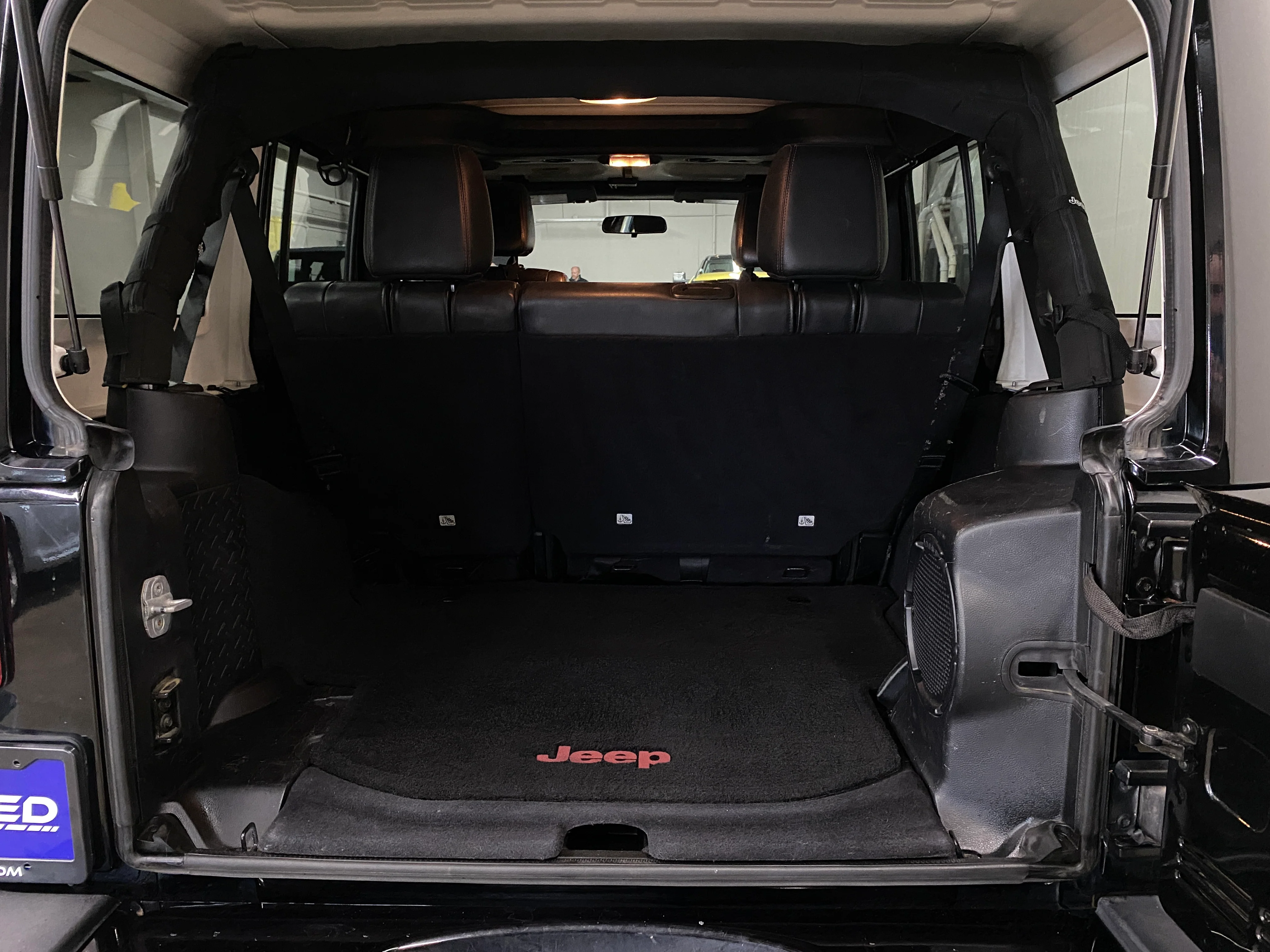 2012 Jeep Wrangler Unlimited Sahara - Image 13