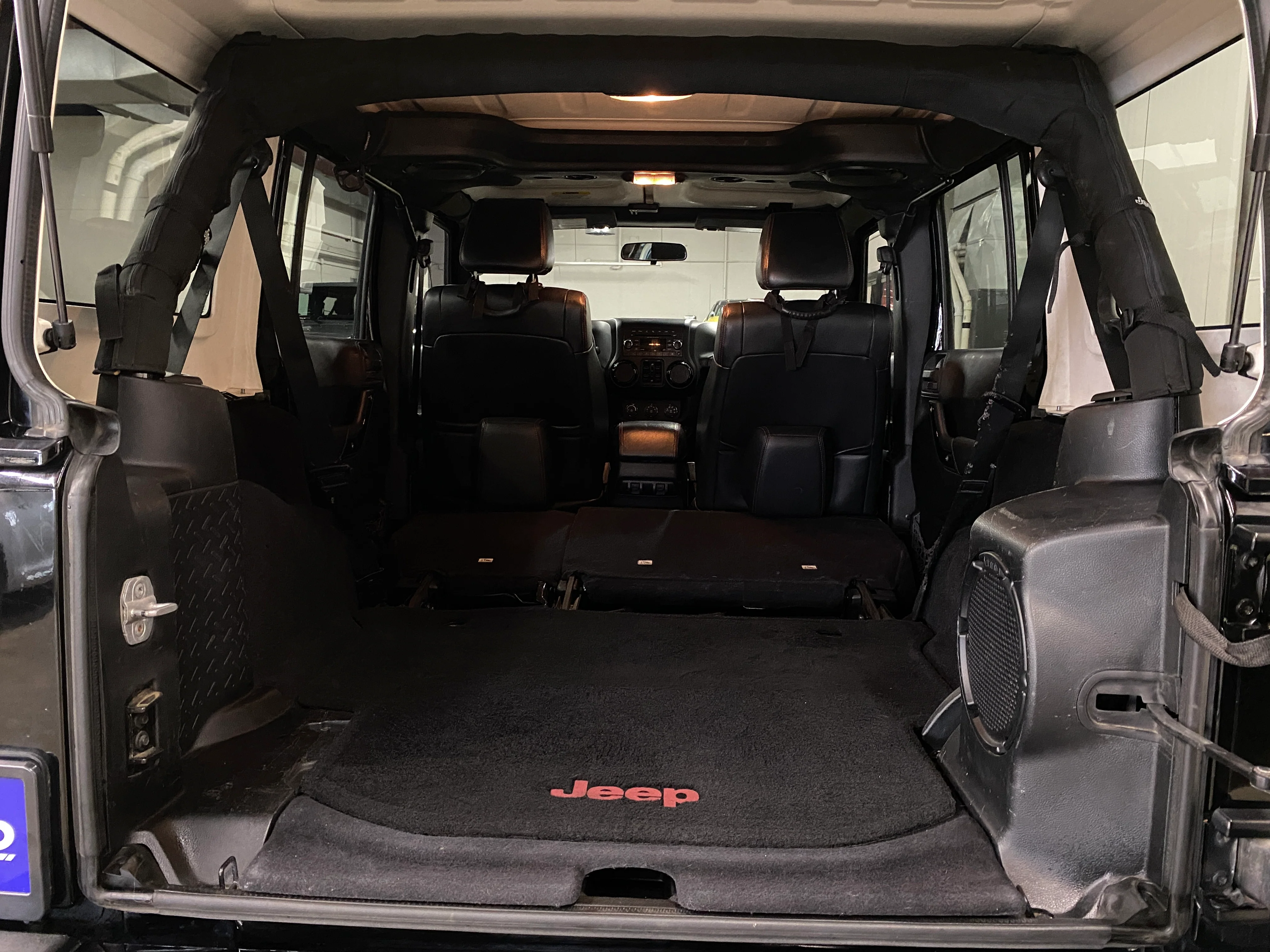 2012 Jeep Wrangler Unlimited Sahara - Image 14