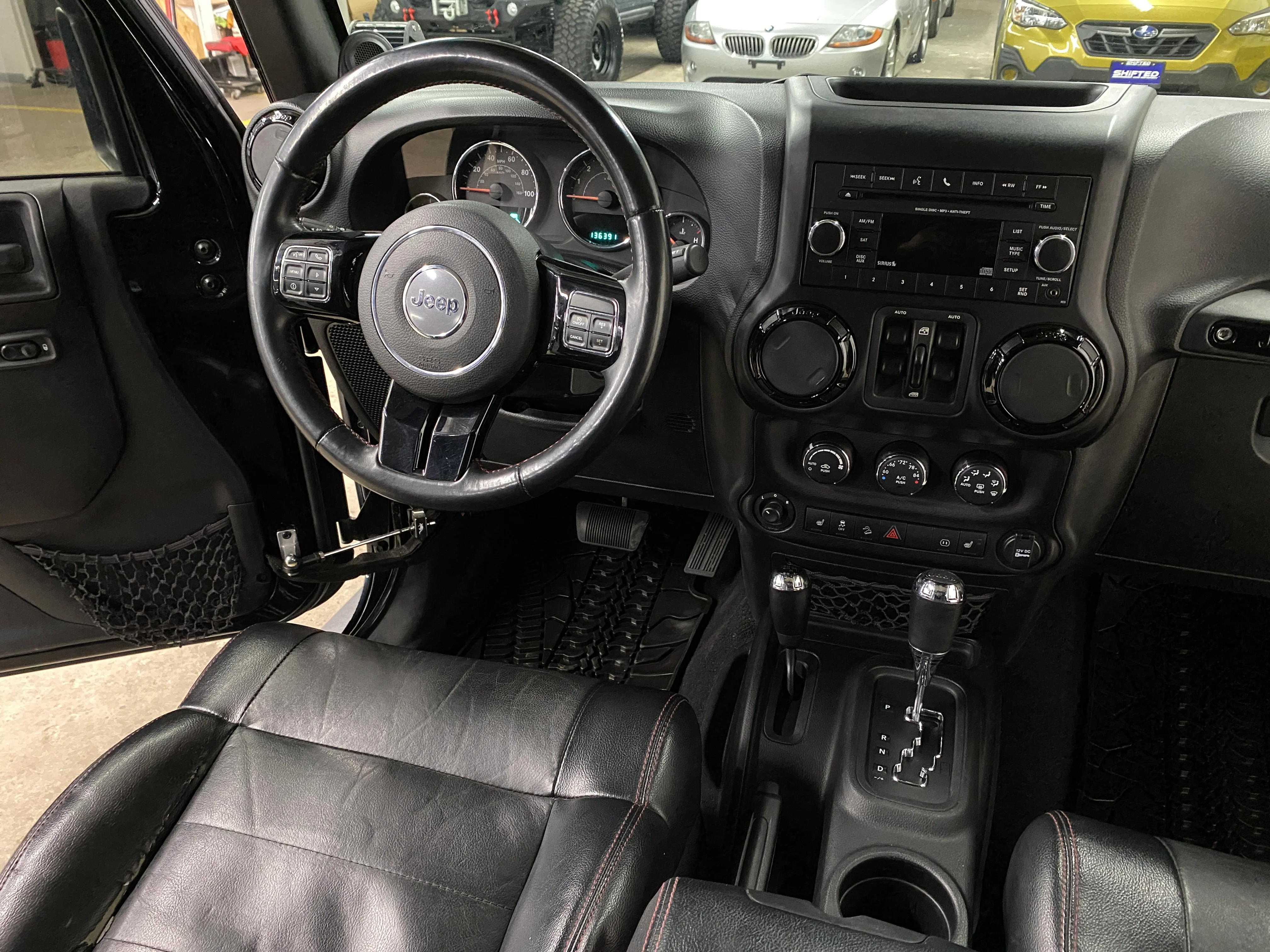 2012 Jeep Wrangler Unlimited Sahara - Image 19