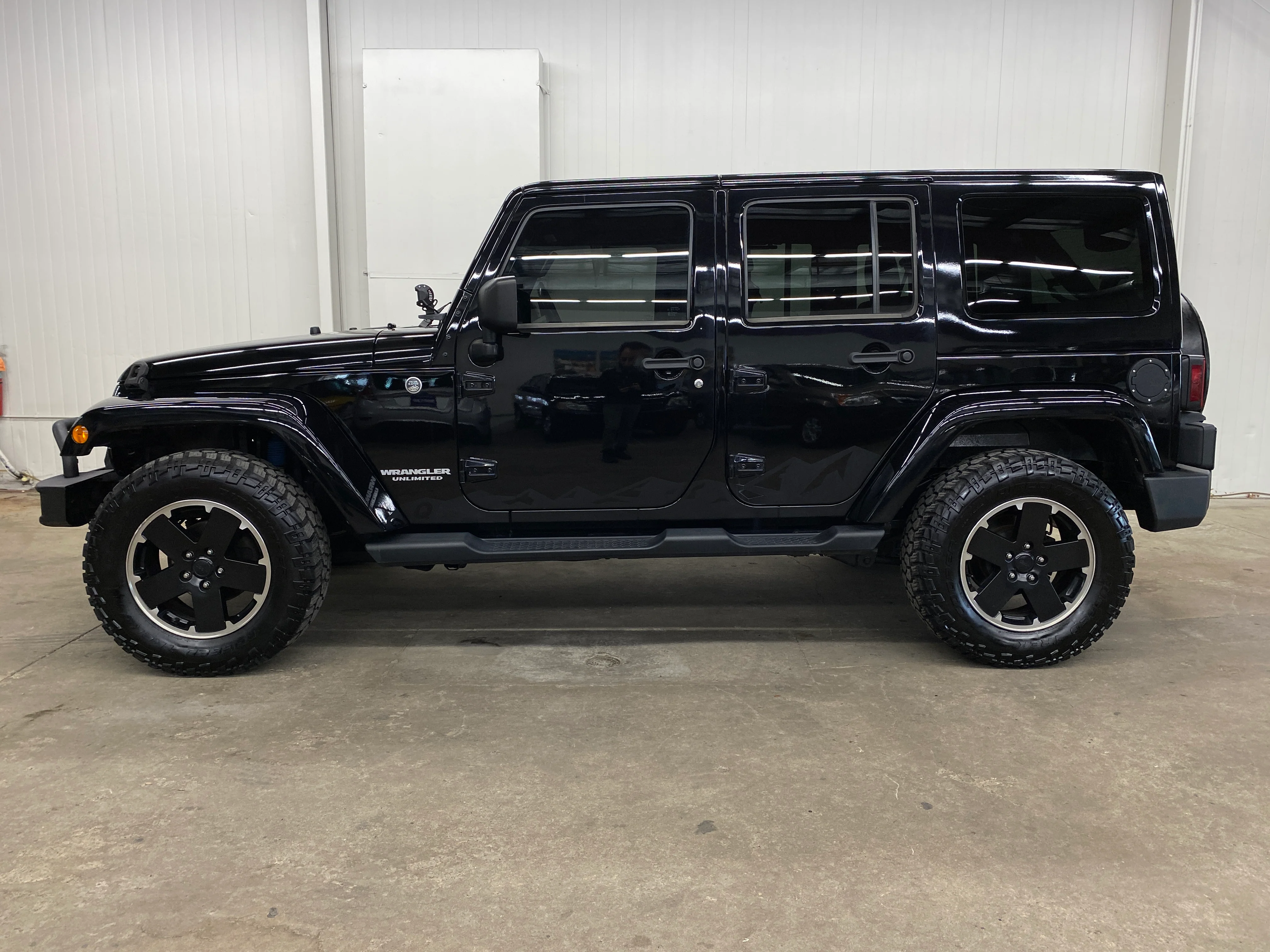 2012 Jeep Wrangler Unlimited Sahara - Image 2