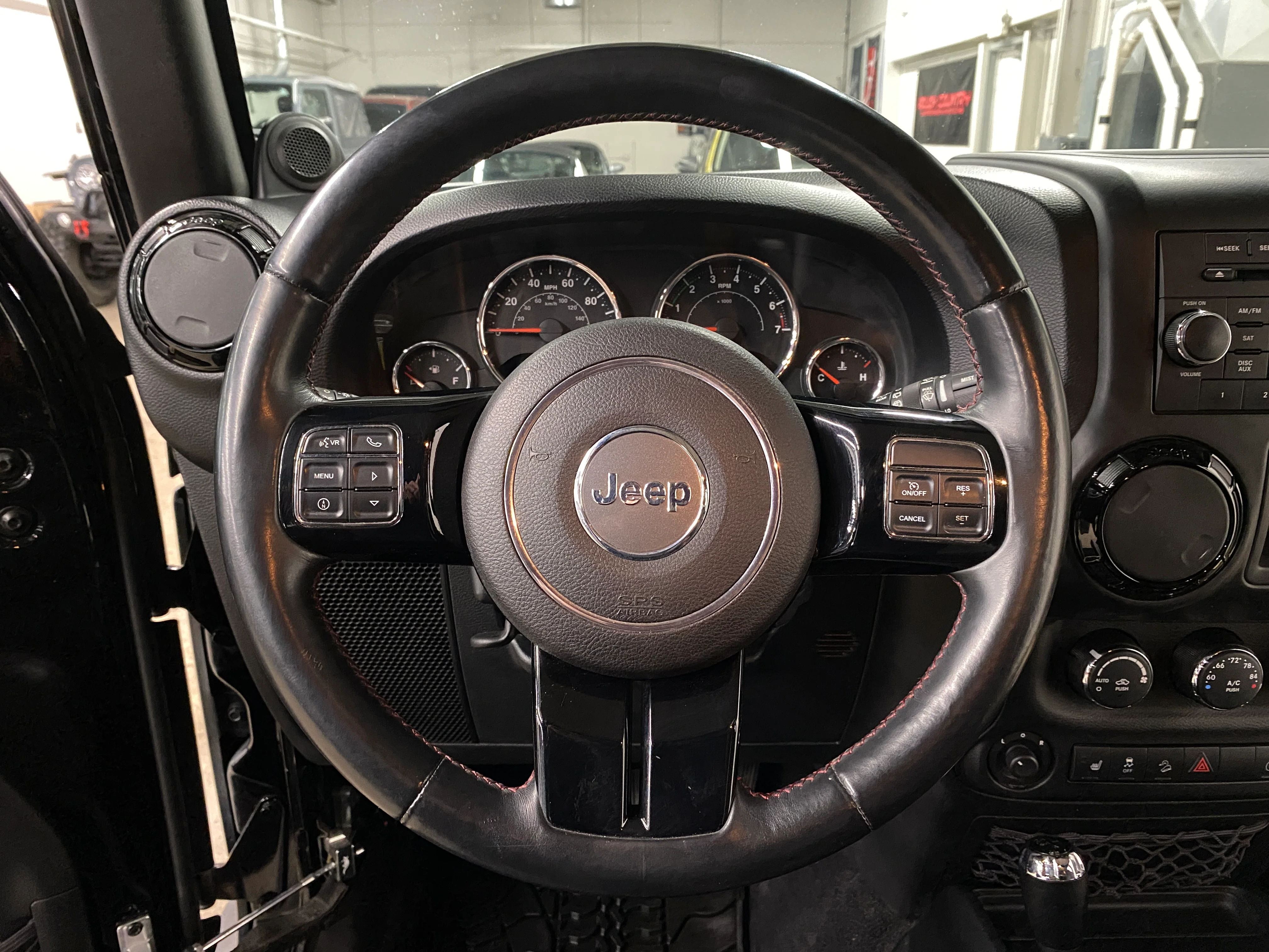 2012 Jeep Wrangler Unlimited Sahara - Image 20