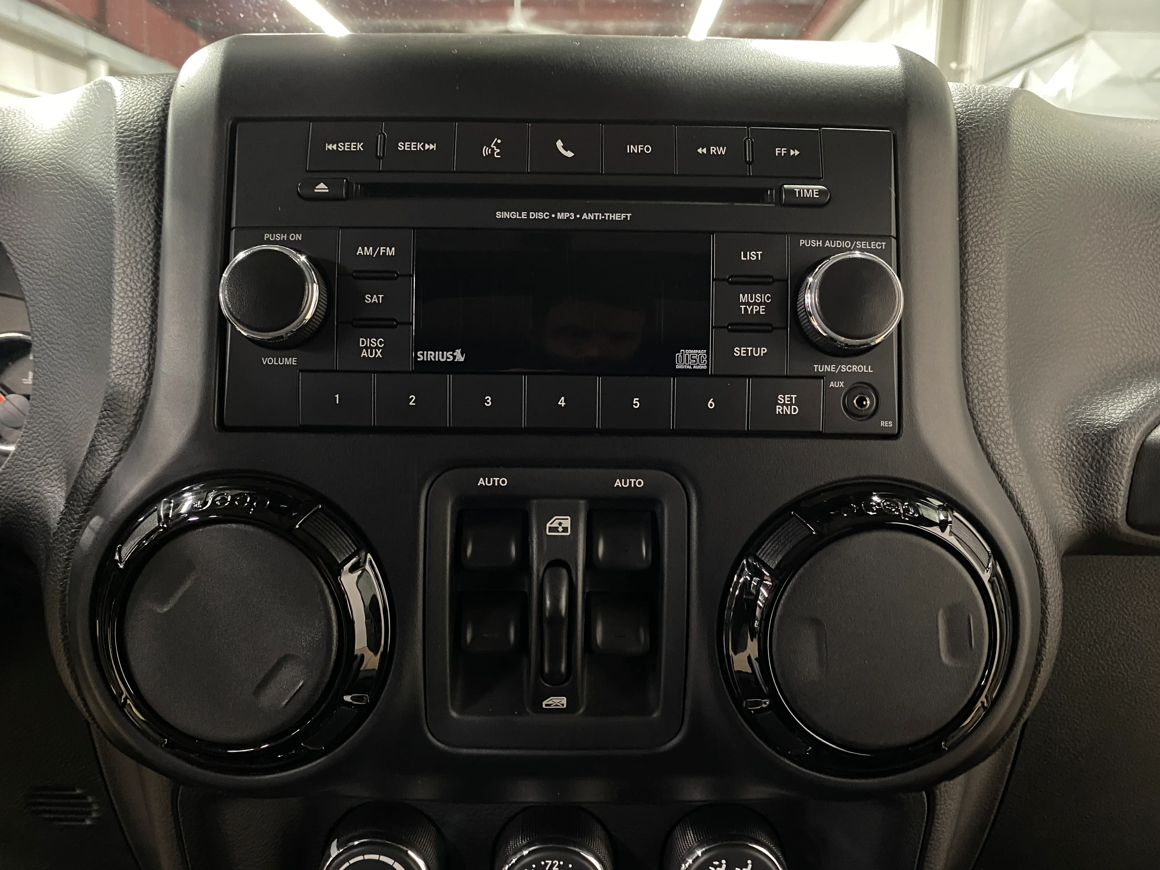 2012 Jeep Wrangler Unlimited Sahara - Image 24