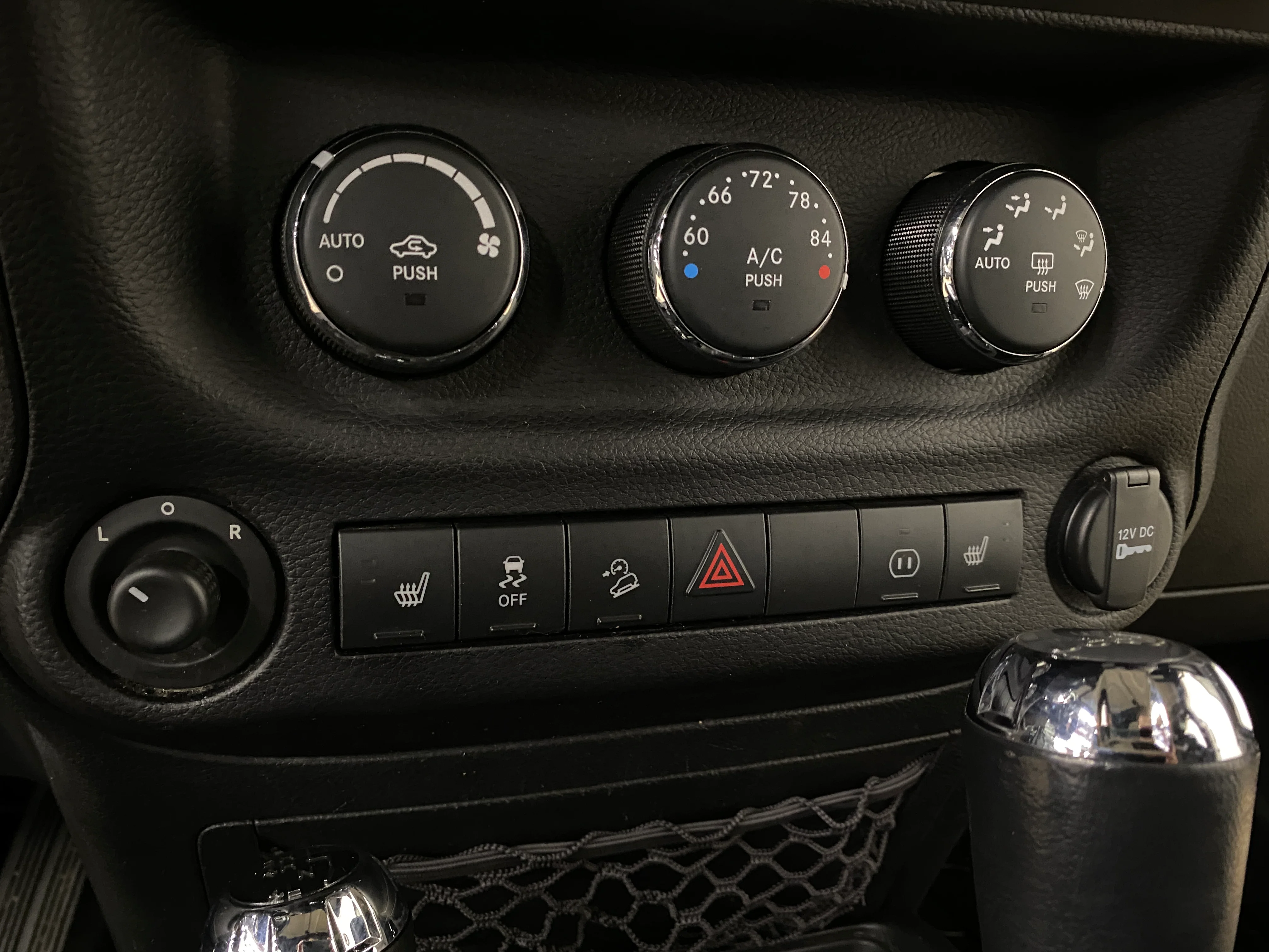 2012 Jeep Wrangler Unlimited Sahara - Image 25