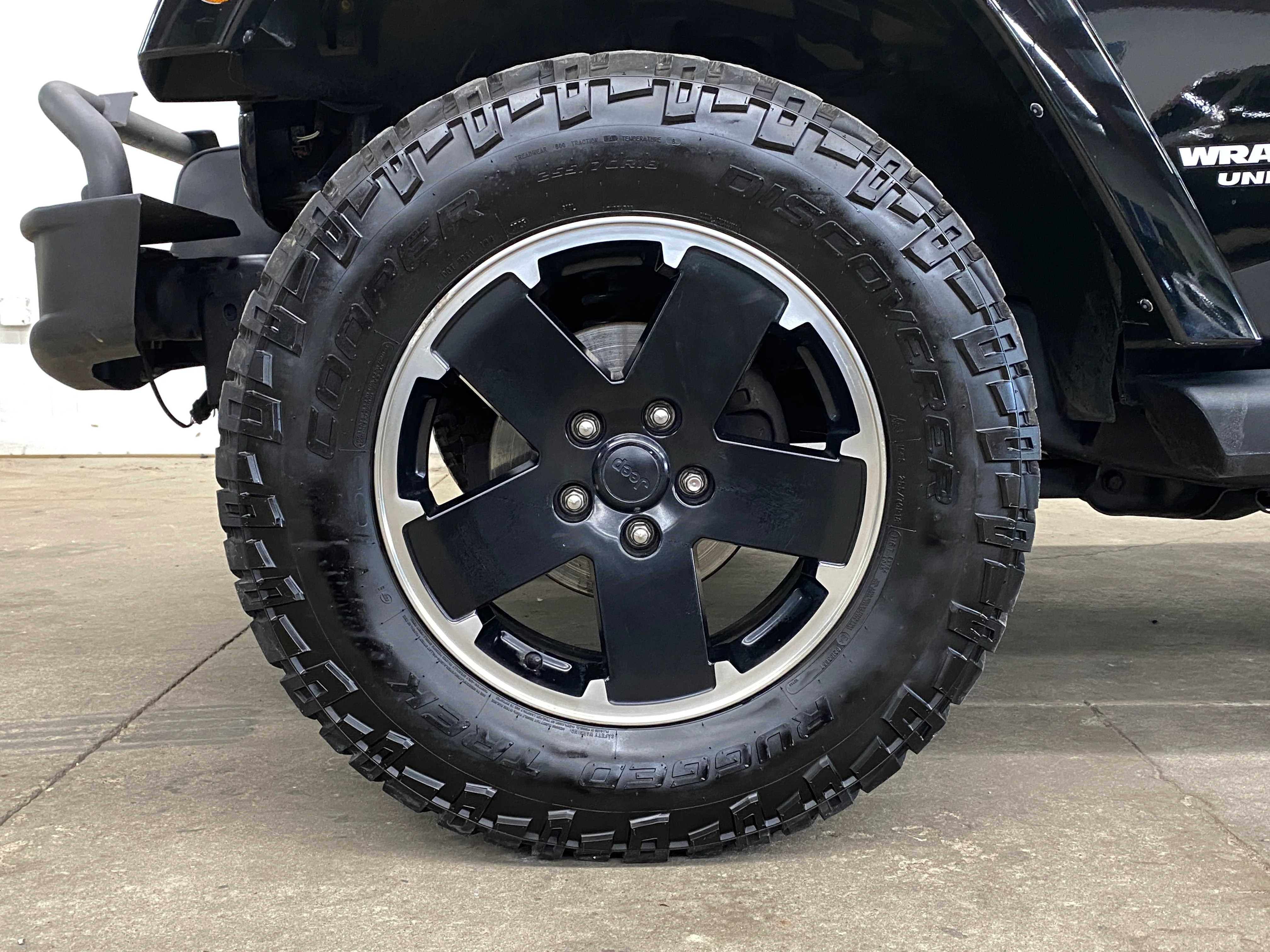2012 Jeep Wrangler Unlimited Sahara - Image 29