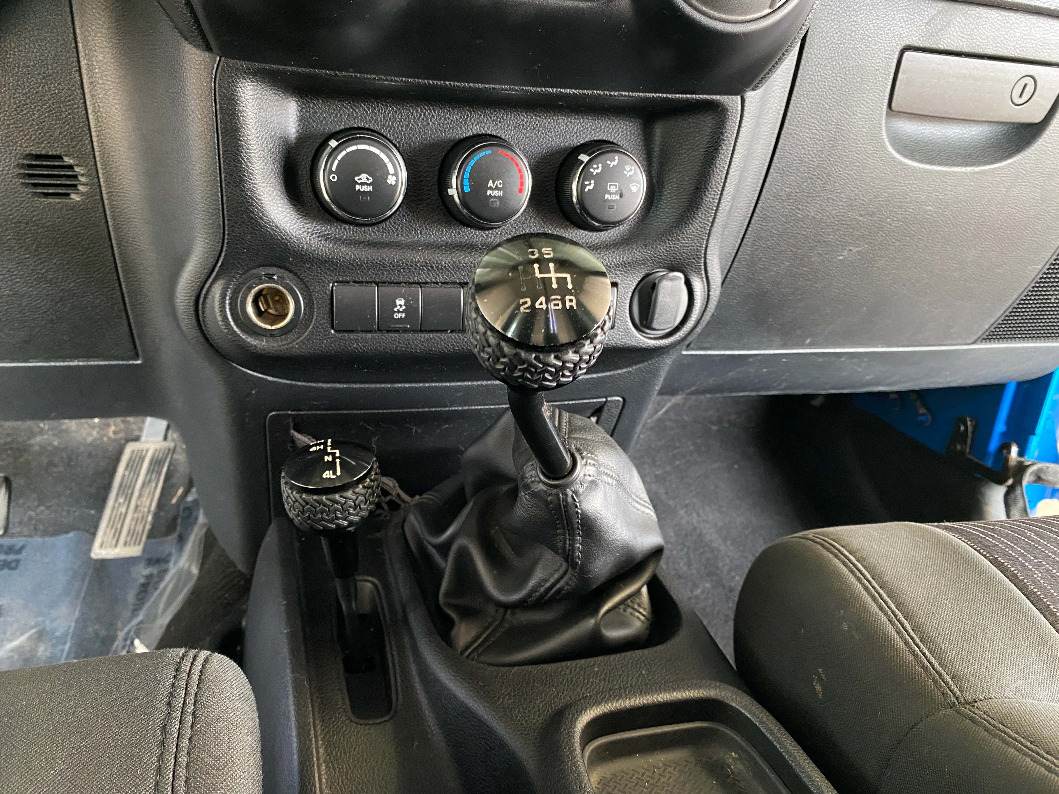 2012 Jeep Wrangler Sport 4WD Manual - Image 21