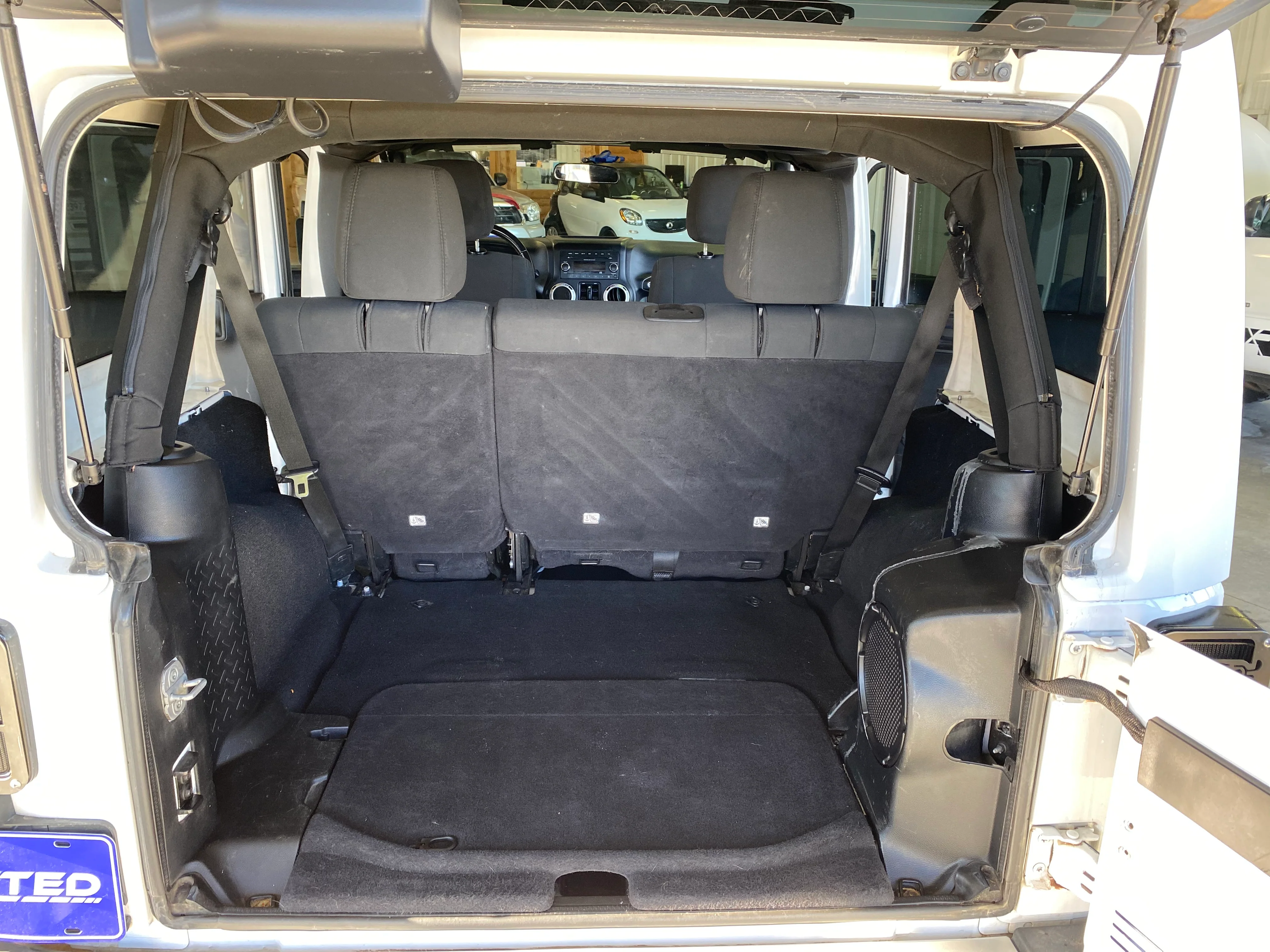 2012 Jeep Wrangler Unlimited Sahara Manual - Image 12